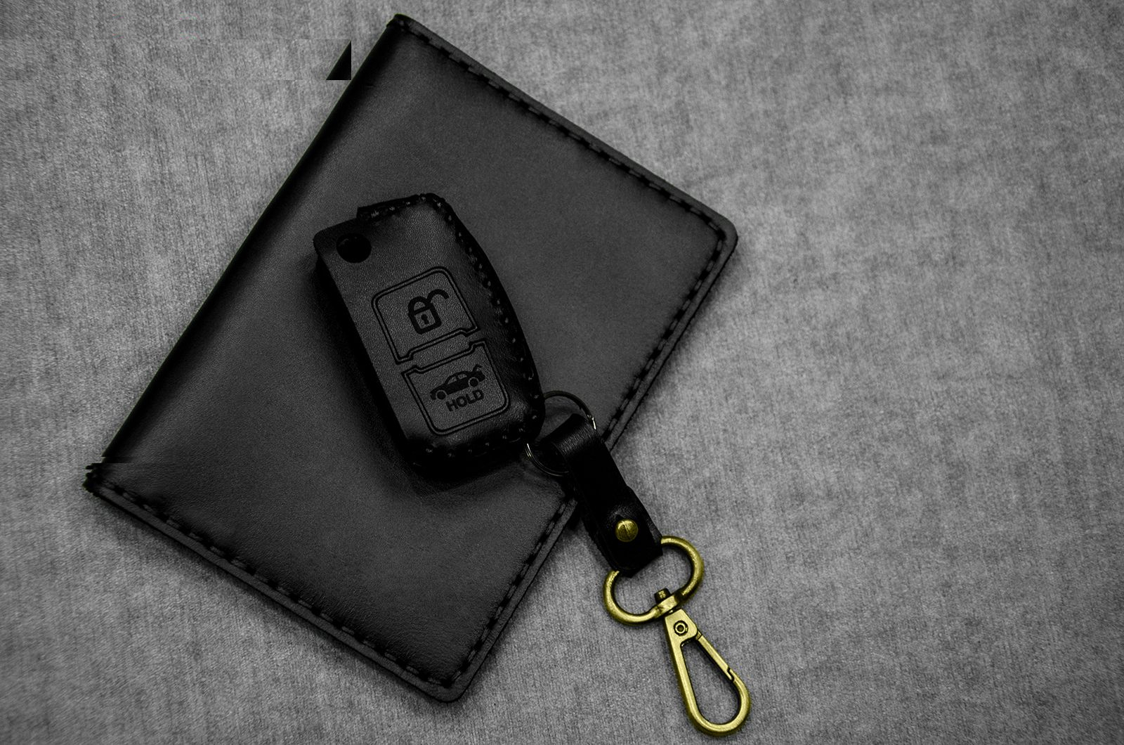 ست هدیه چرمینه اسپرت طرح ام وی ام کد 34027-BT2