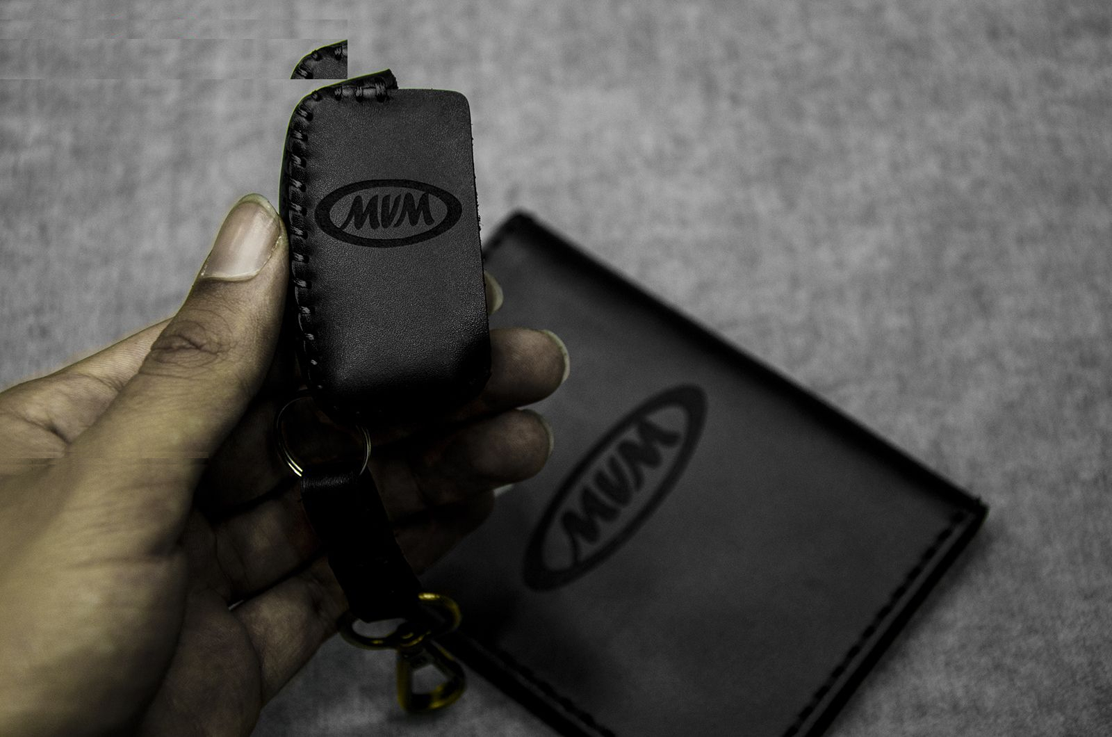 ست هدیه چرمینه اسپرت طرح ام وی ام کد 34027-BT2