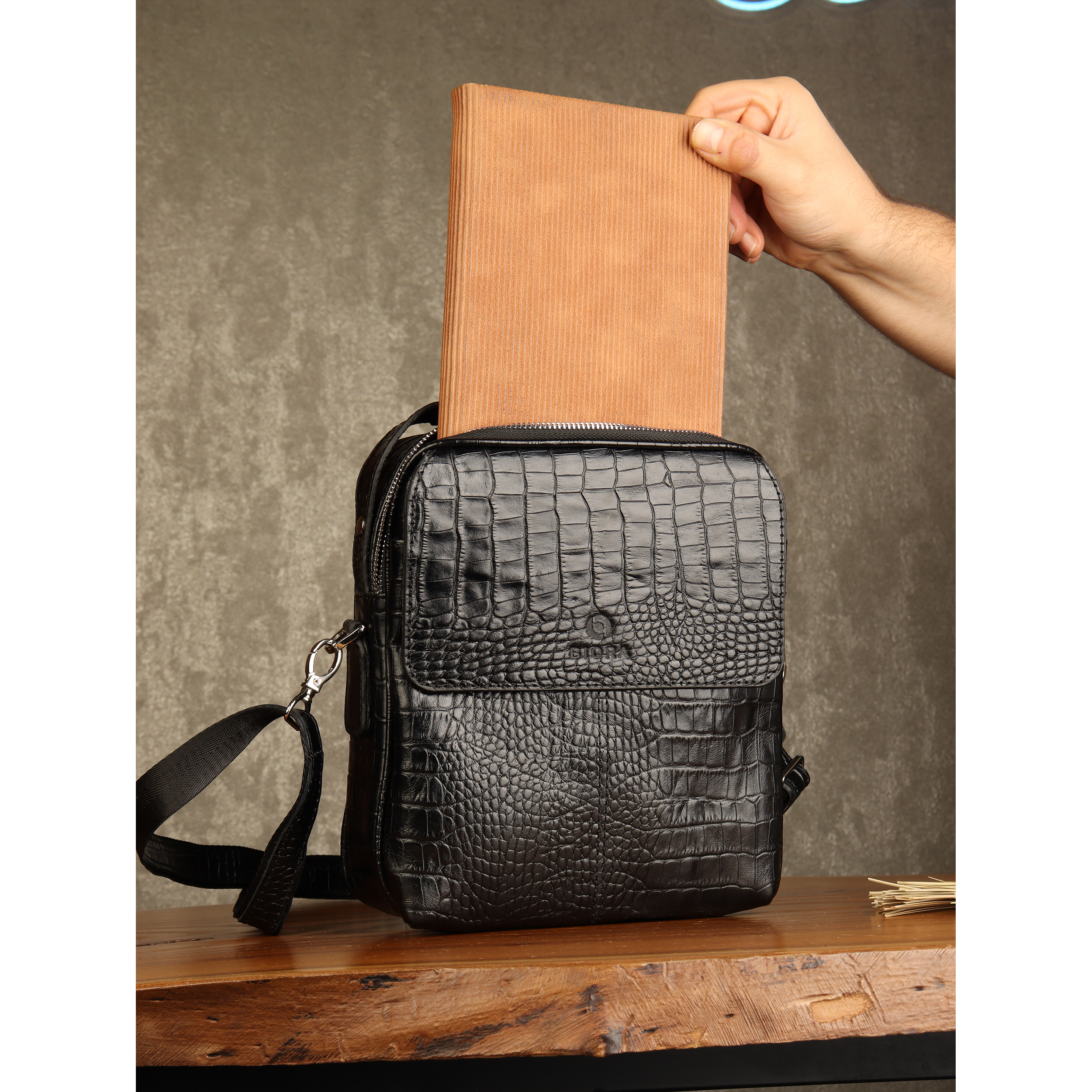 کیف رودوشی مردانه بیورا مدل dbb38