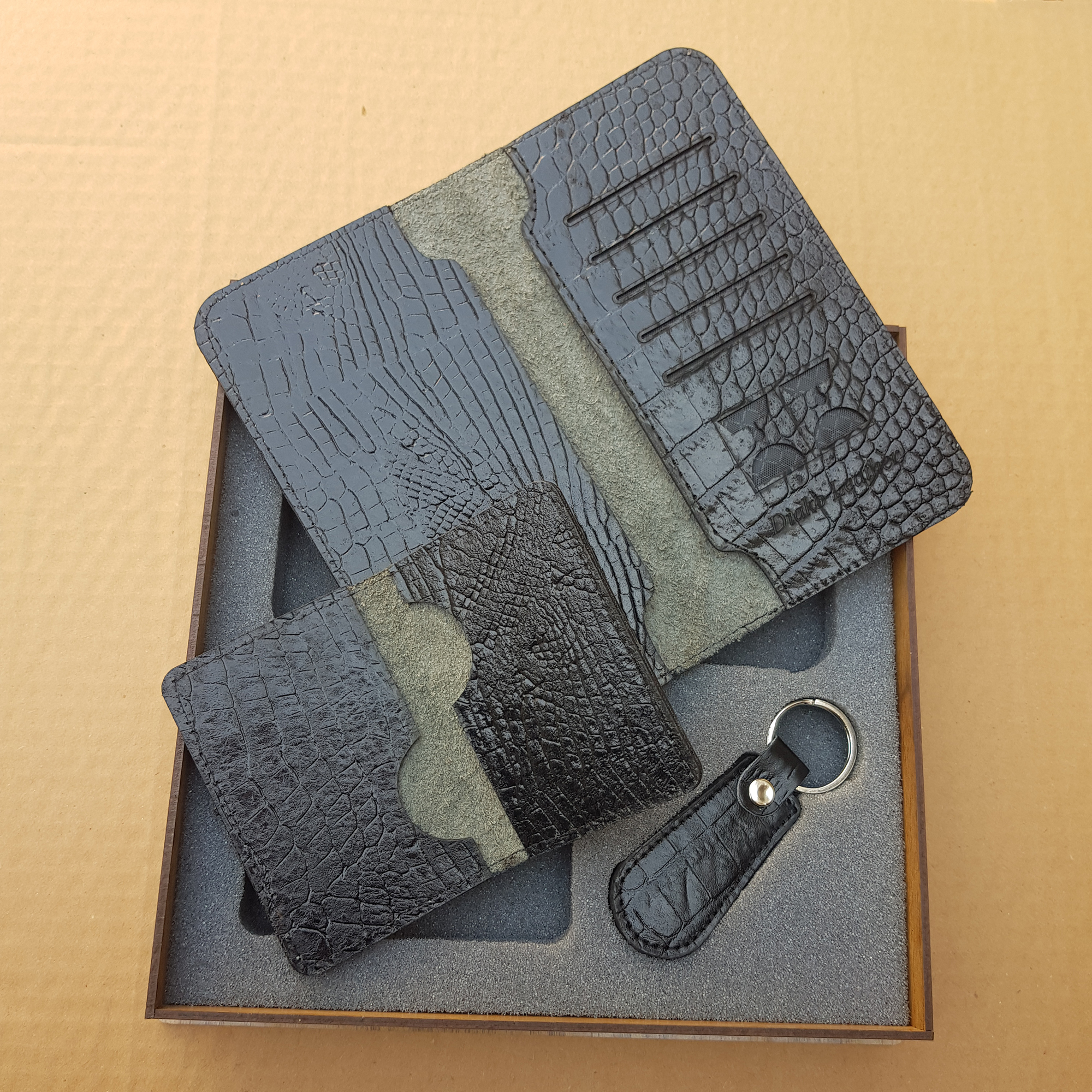 ست هدیه چرم دیاکو مدل set255coro