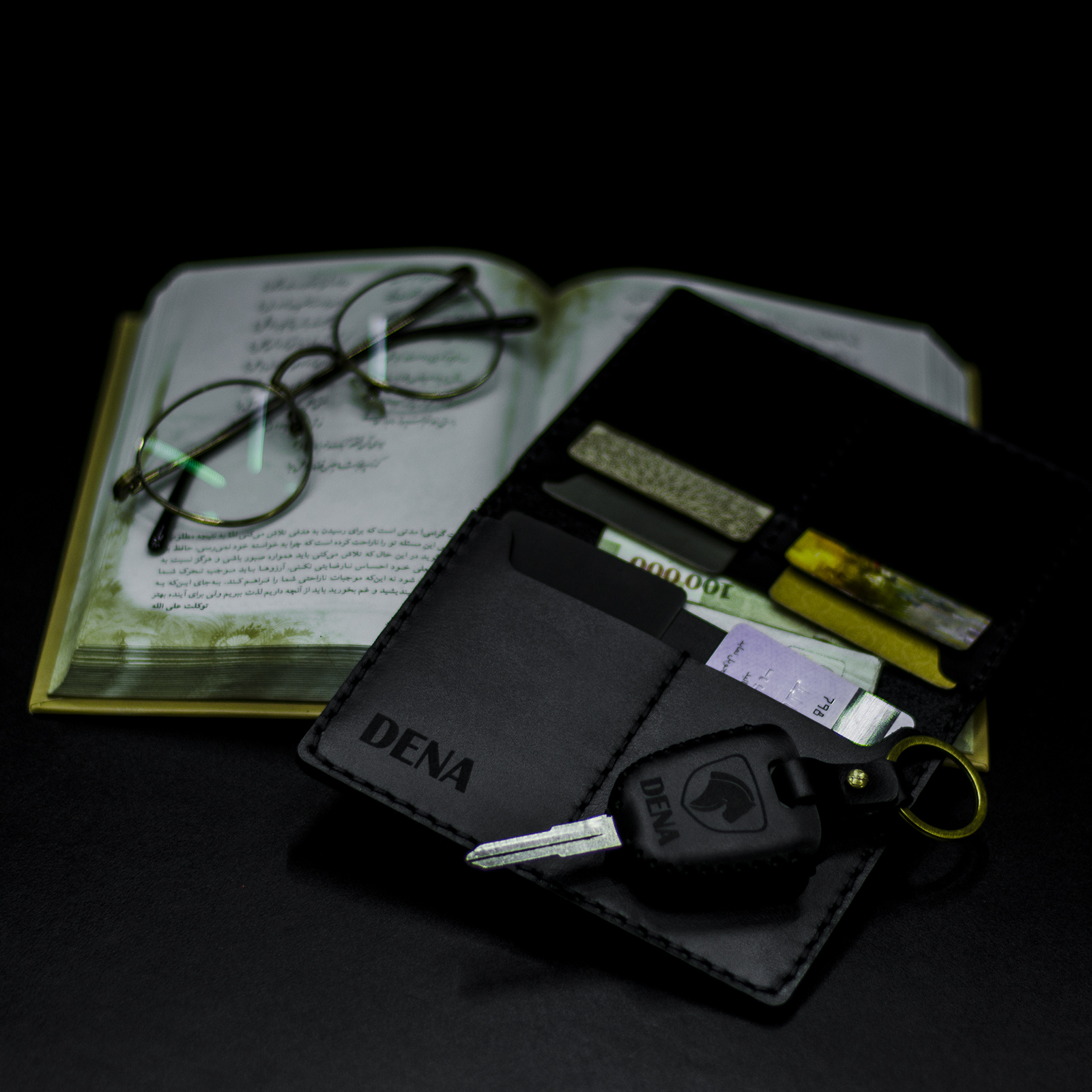 ست هدیه چرمینه اسپرت طرح دنا کد 40027