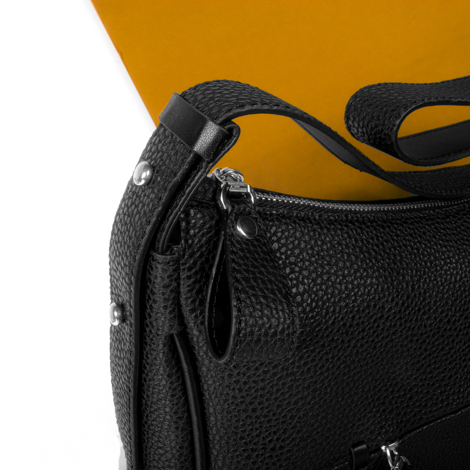 کیف دوشی زنانه چرم آراهمراه مدل W18