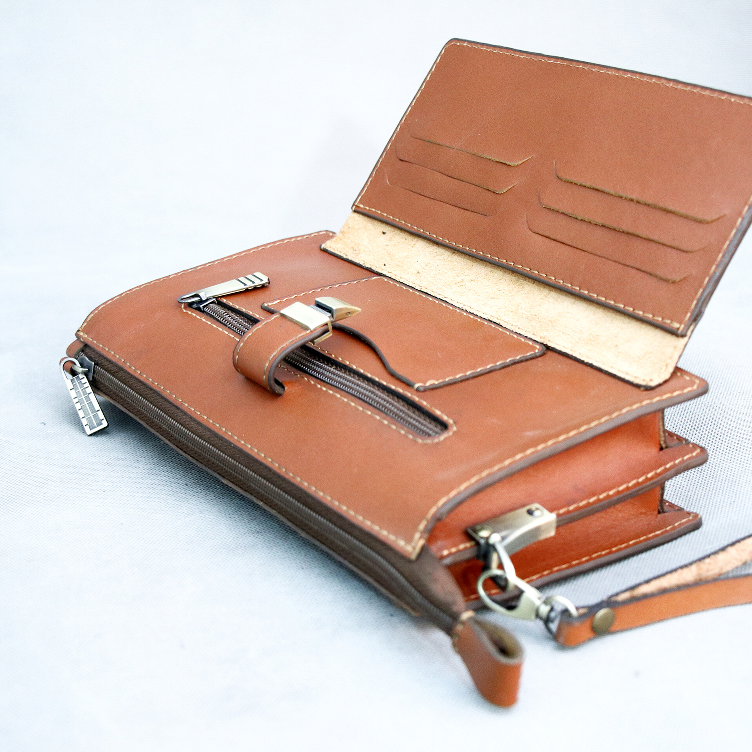 کیف دستی مردانه چرم بارثاوا کد 1304