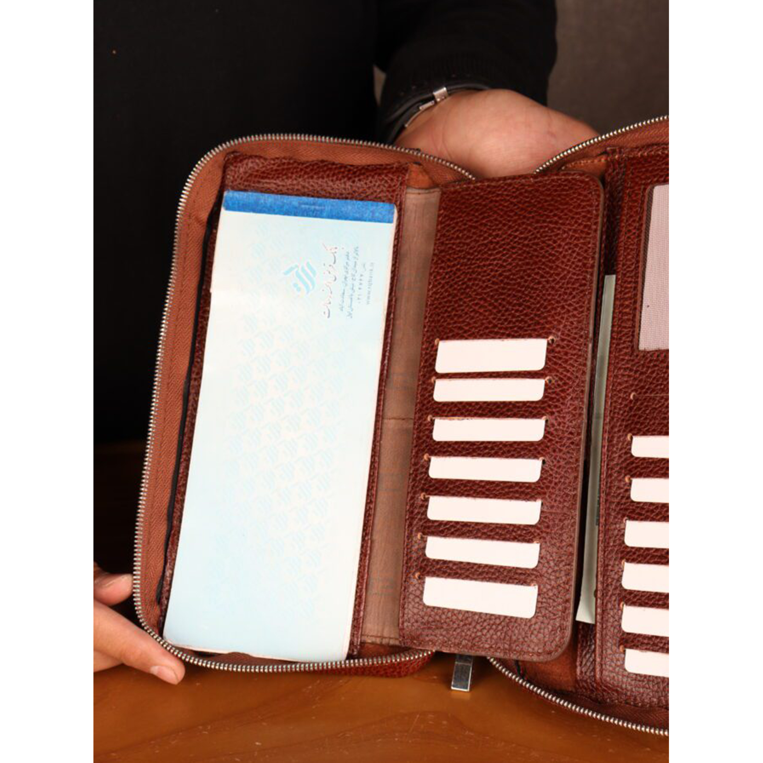 کیف پاسپورتی مردانه بیورا مدل pa020