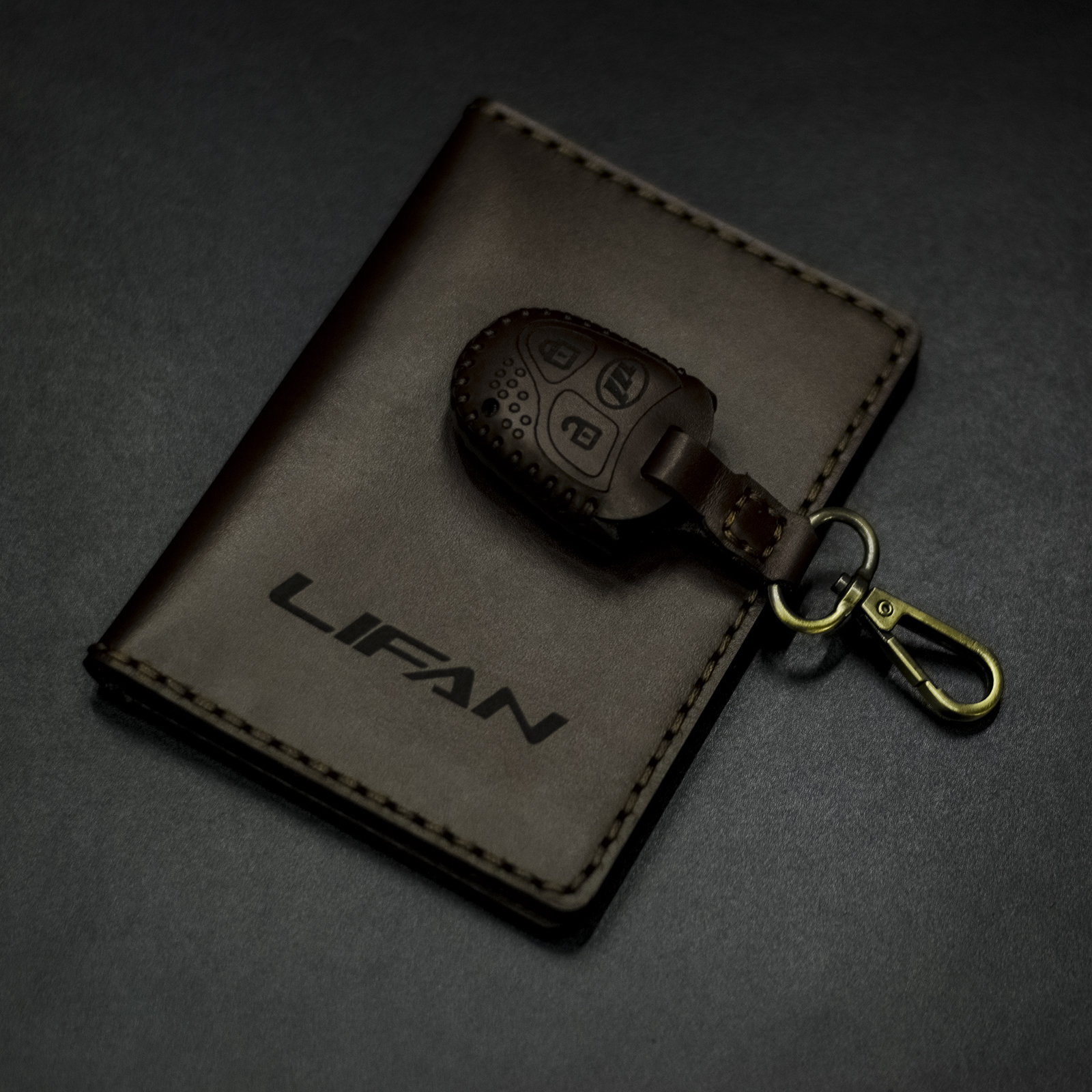 ست هدیه چرمینه اسپرت طرح لیفان کد 57027-B