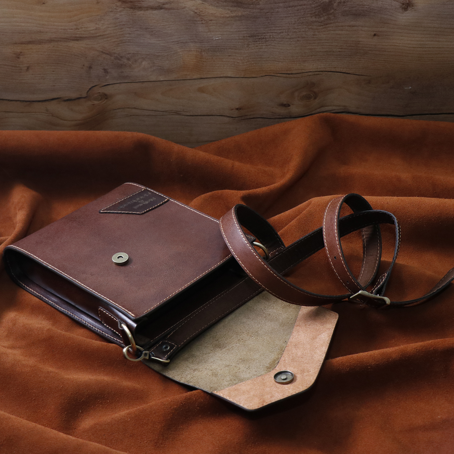 کیف رودوشی چرم بارثاوا مدل 1209