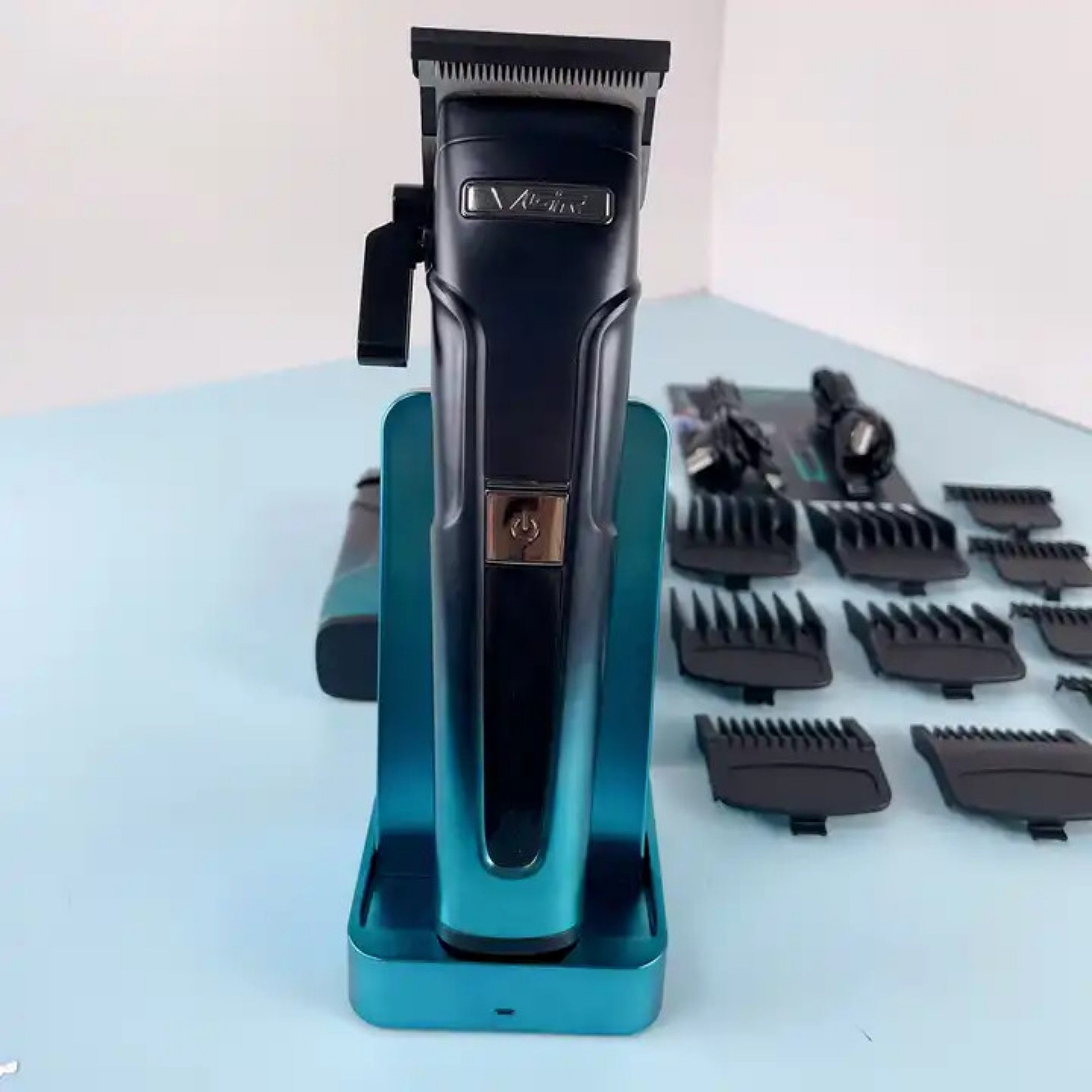 ماشین اصلاح موی سر و صورت وی جی ار مدل v-694 مجموعه 3 عددی