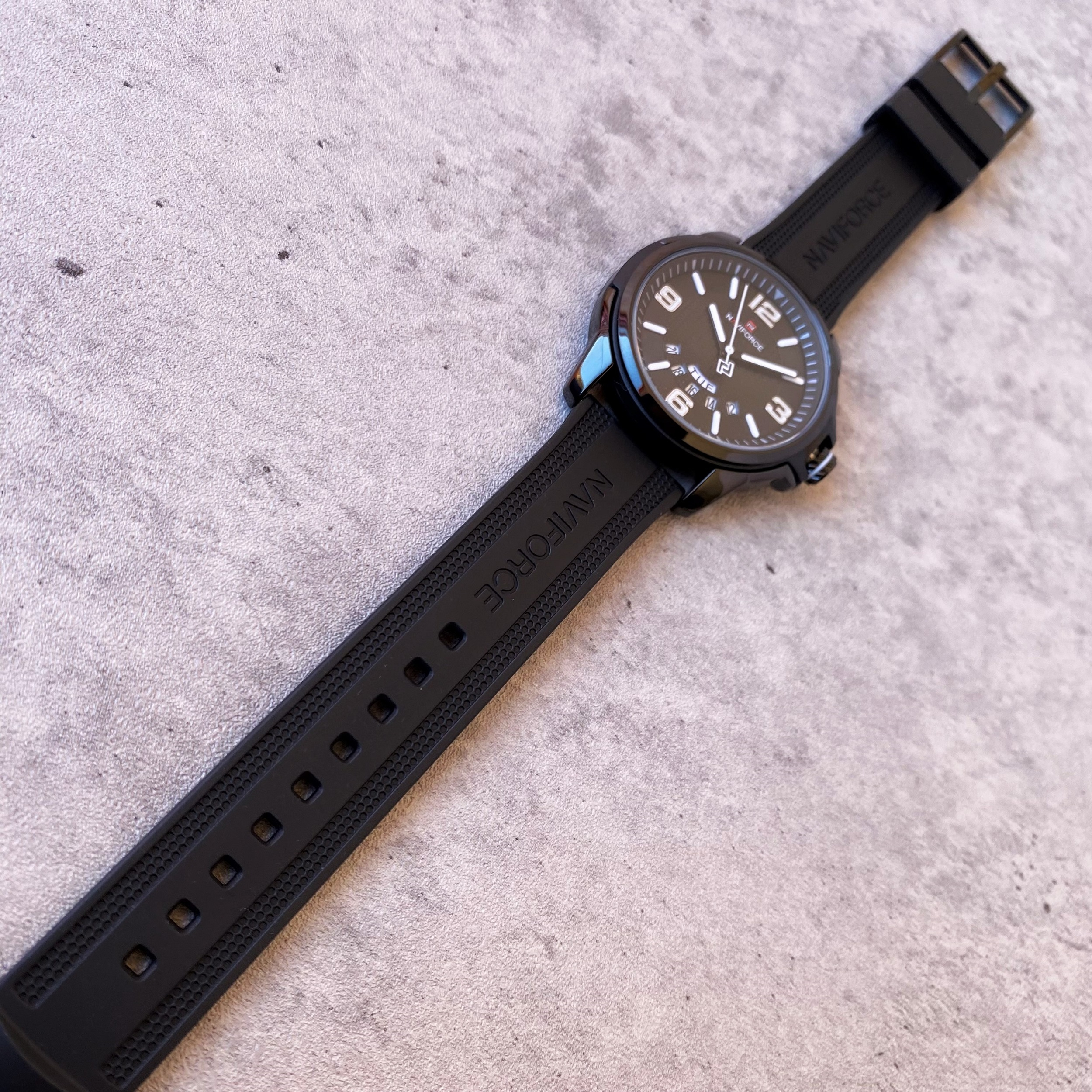 ساعت مچی عقربه‌ای مردانه نیوی فورس مدل NF9215