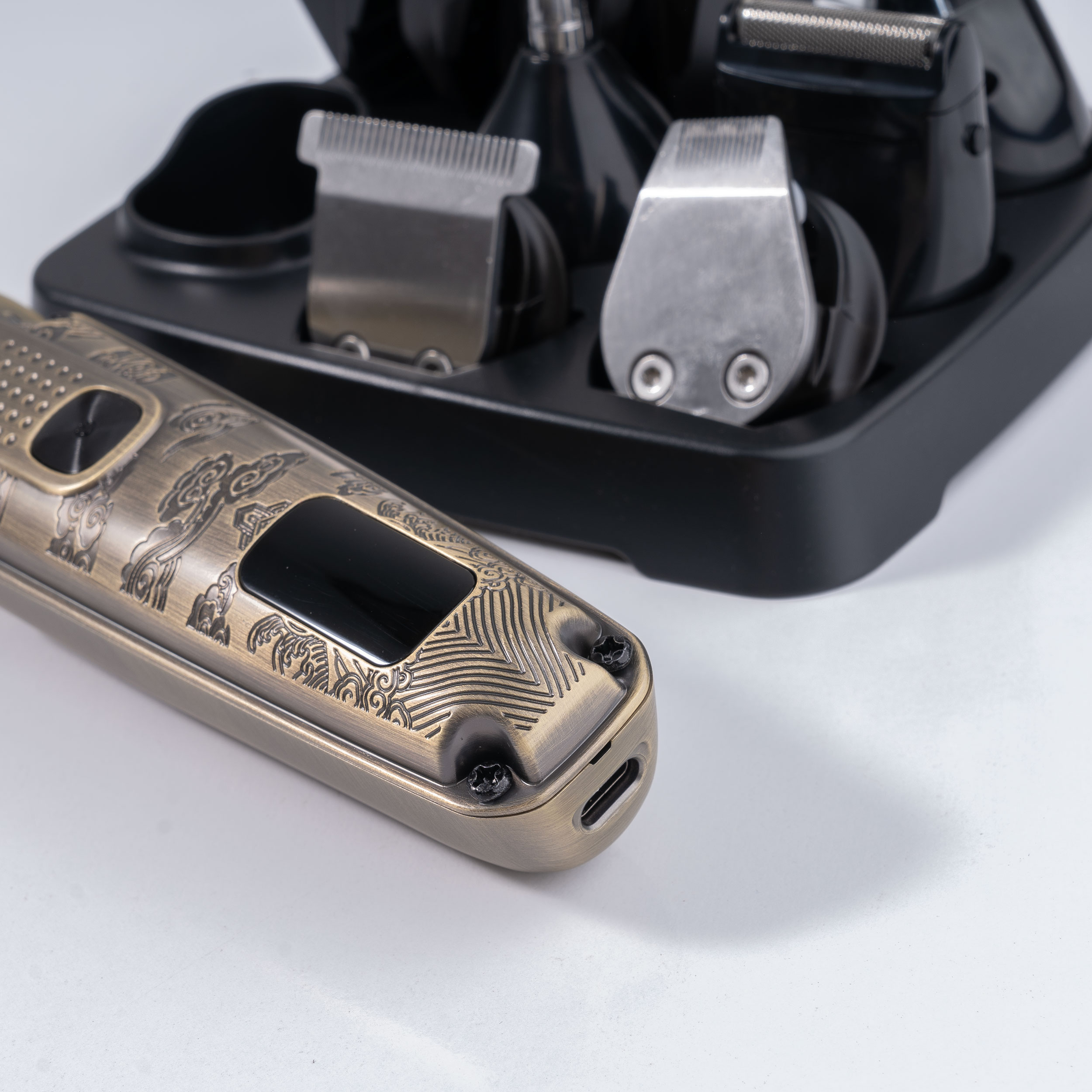 ست ماشین اصلاح موی سر و صورت و بدن وی جی ار مدل V-095