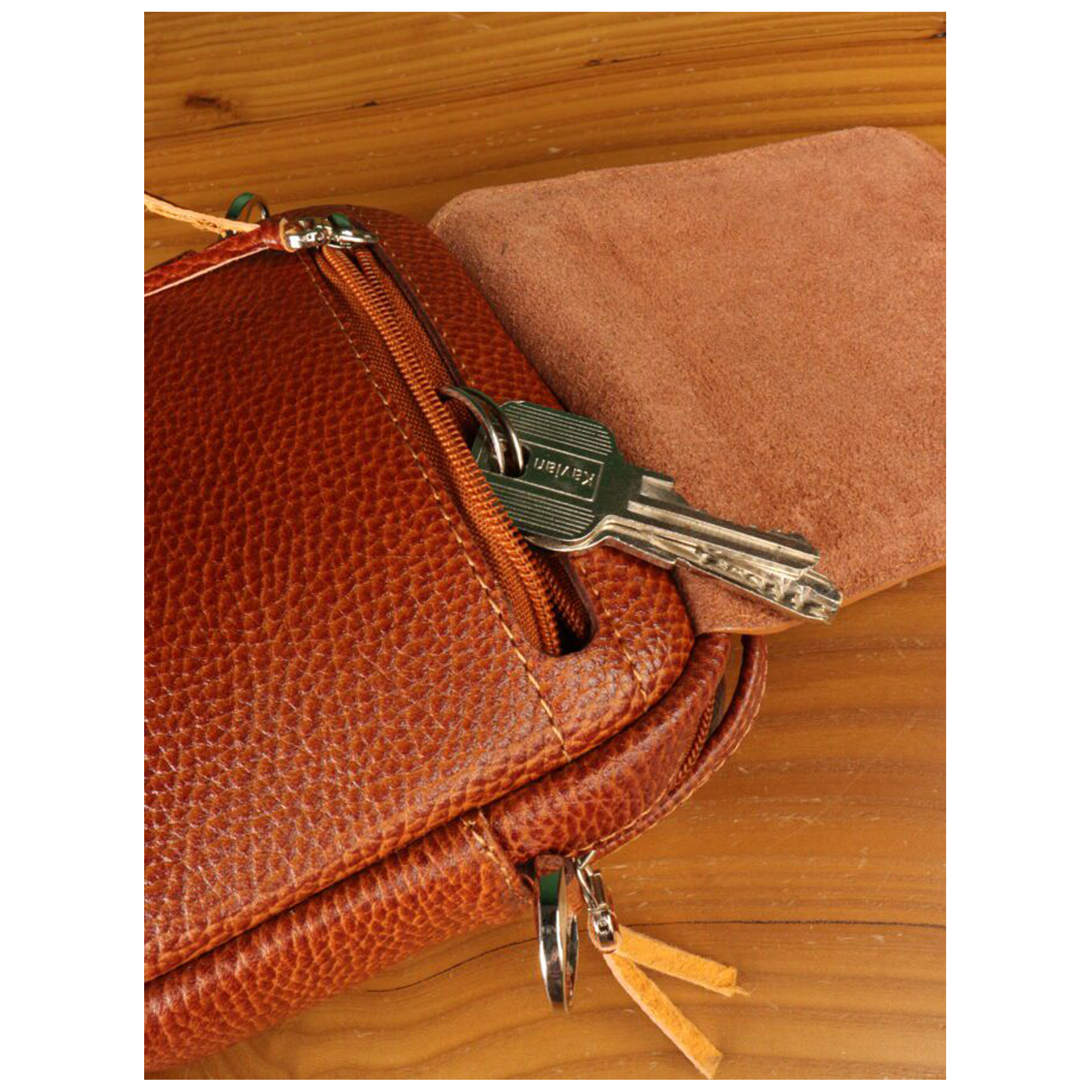 کیف دوشی مردانه بیورا مدل چرم طبیعی کد dbb63