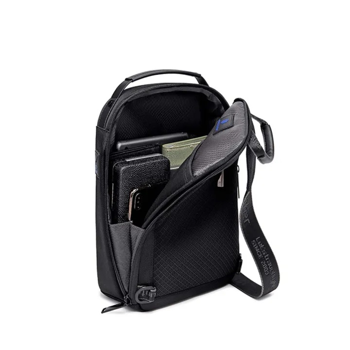 کیف کراس بادی مردانه آرتیک هانتر مدل  XB00141