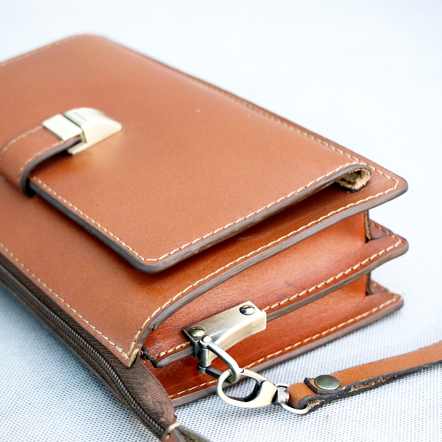 کیف دستی مردانه چرم بارثاوا کد 1304