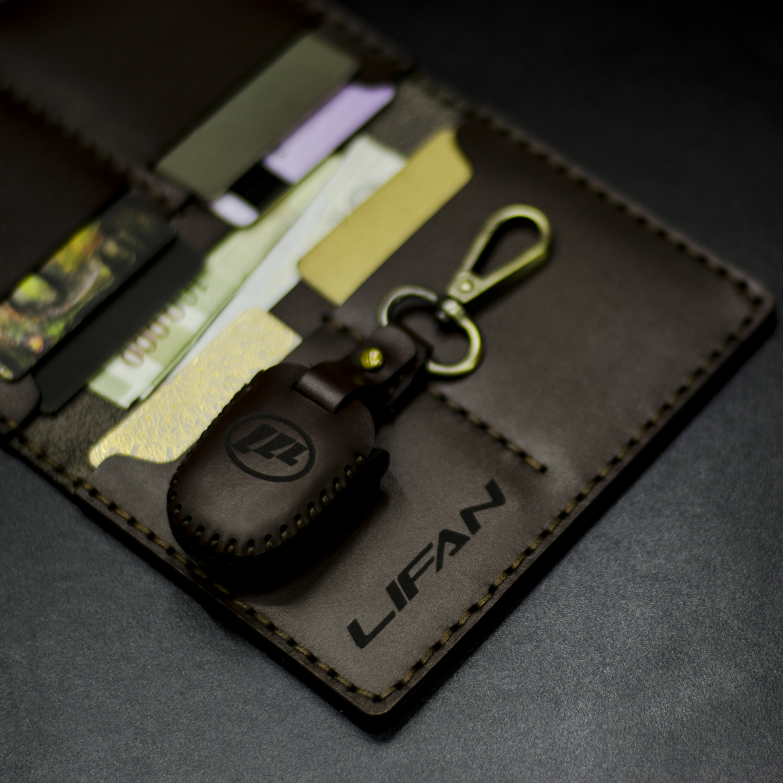 ست هدیه چرمینه اسپرت طرح لیفان کد 57027-B