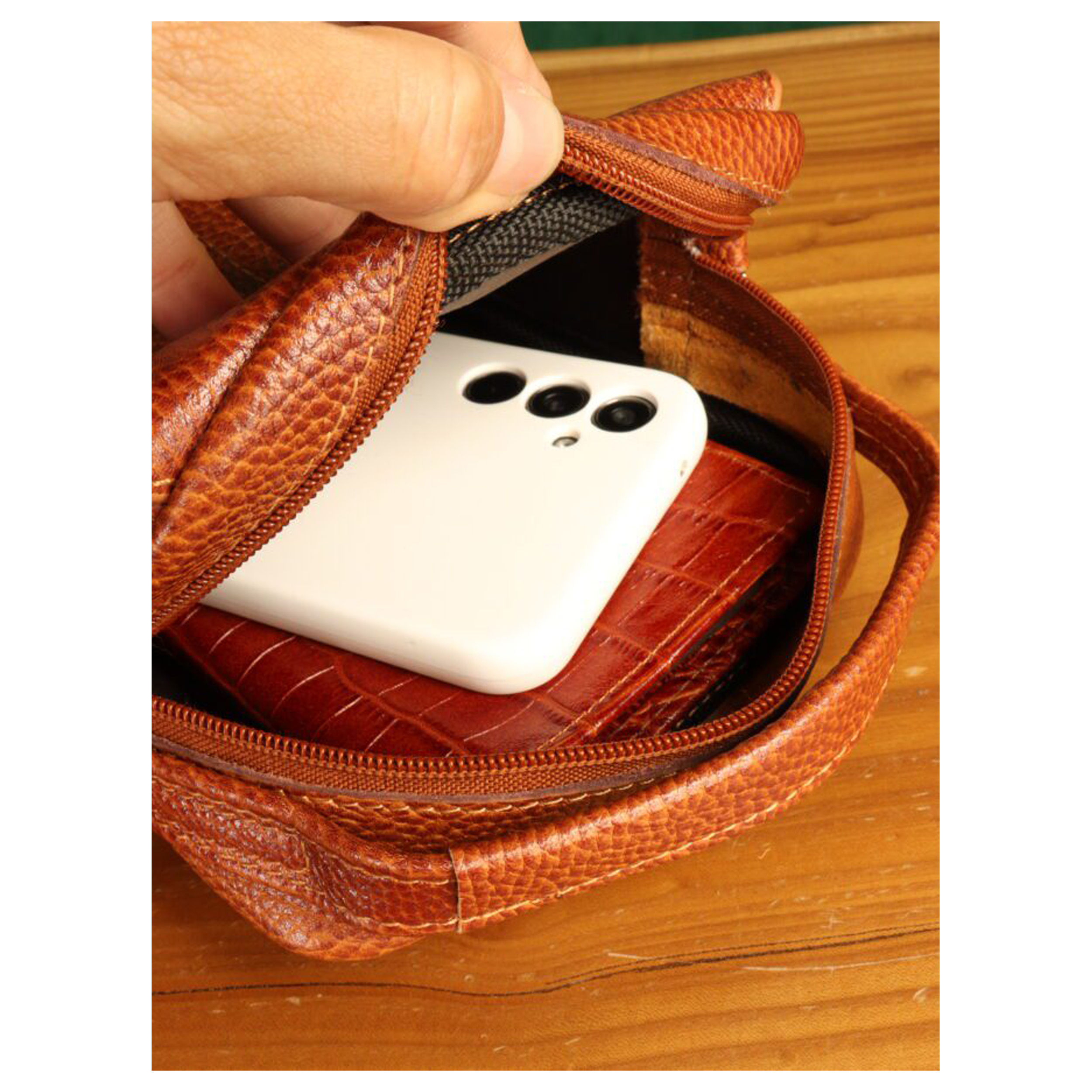 کیف دوشی مردانه بیورا مدل چرم طبیعی کد dbb63