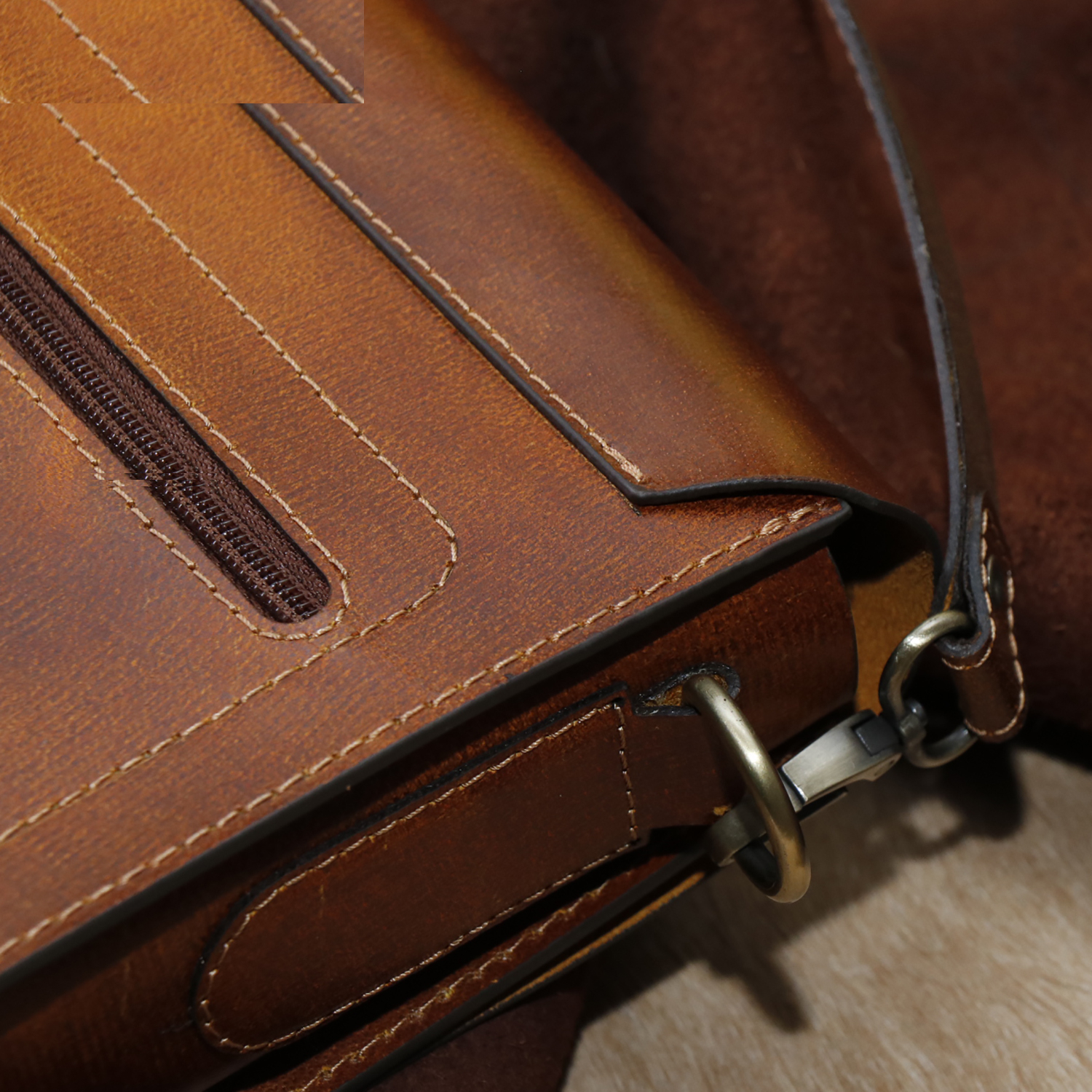 کیف رودوشی چرم بارثاوا مدل 1203