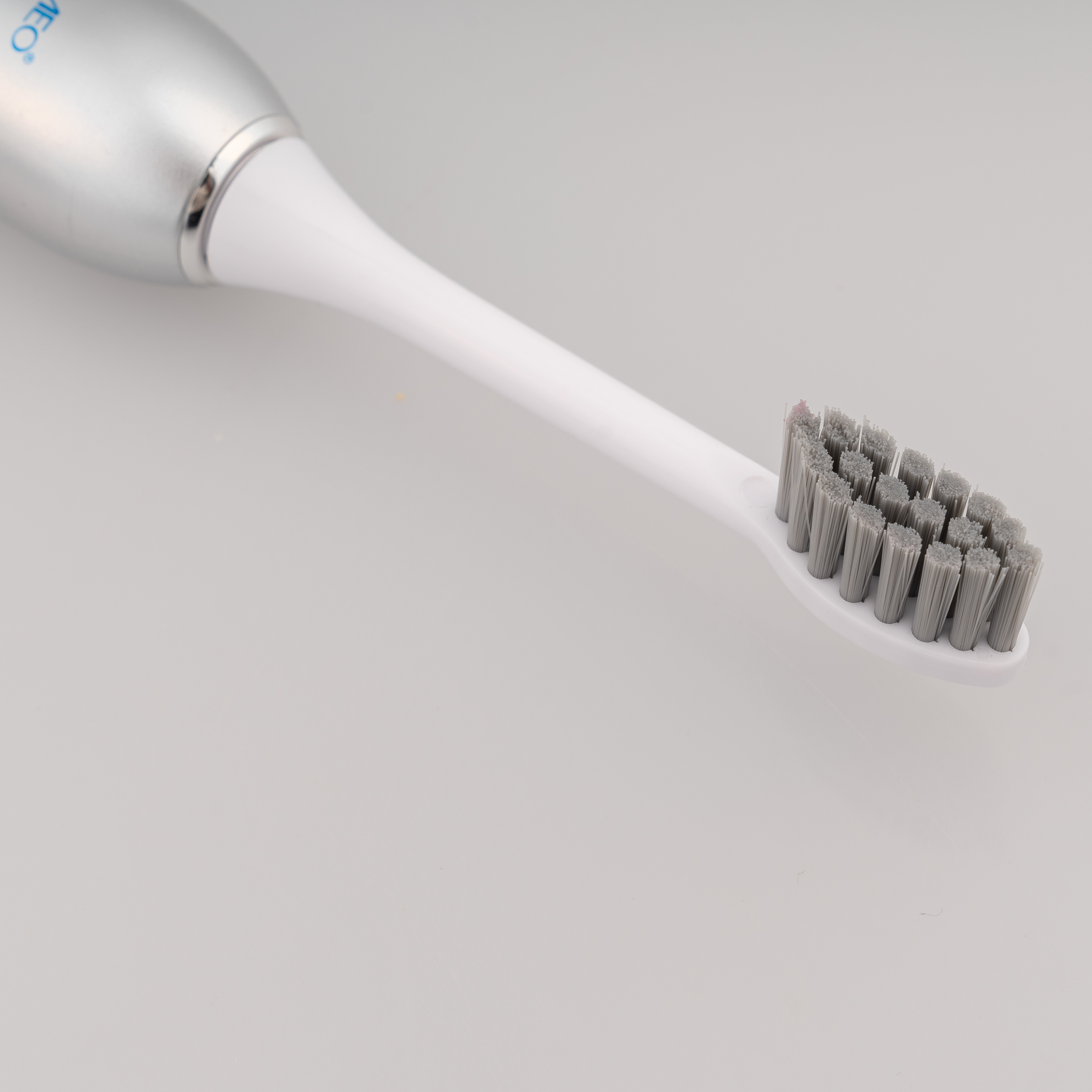 مسواک برقی رومئو مدل Rm-1111 به همراه ۸ سری یدک