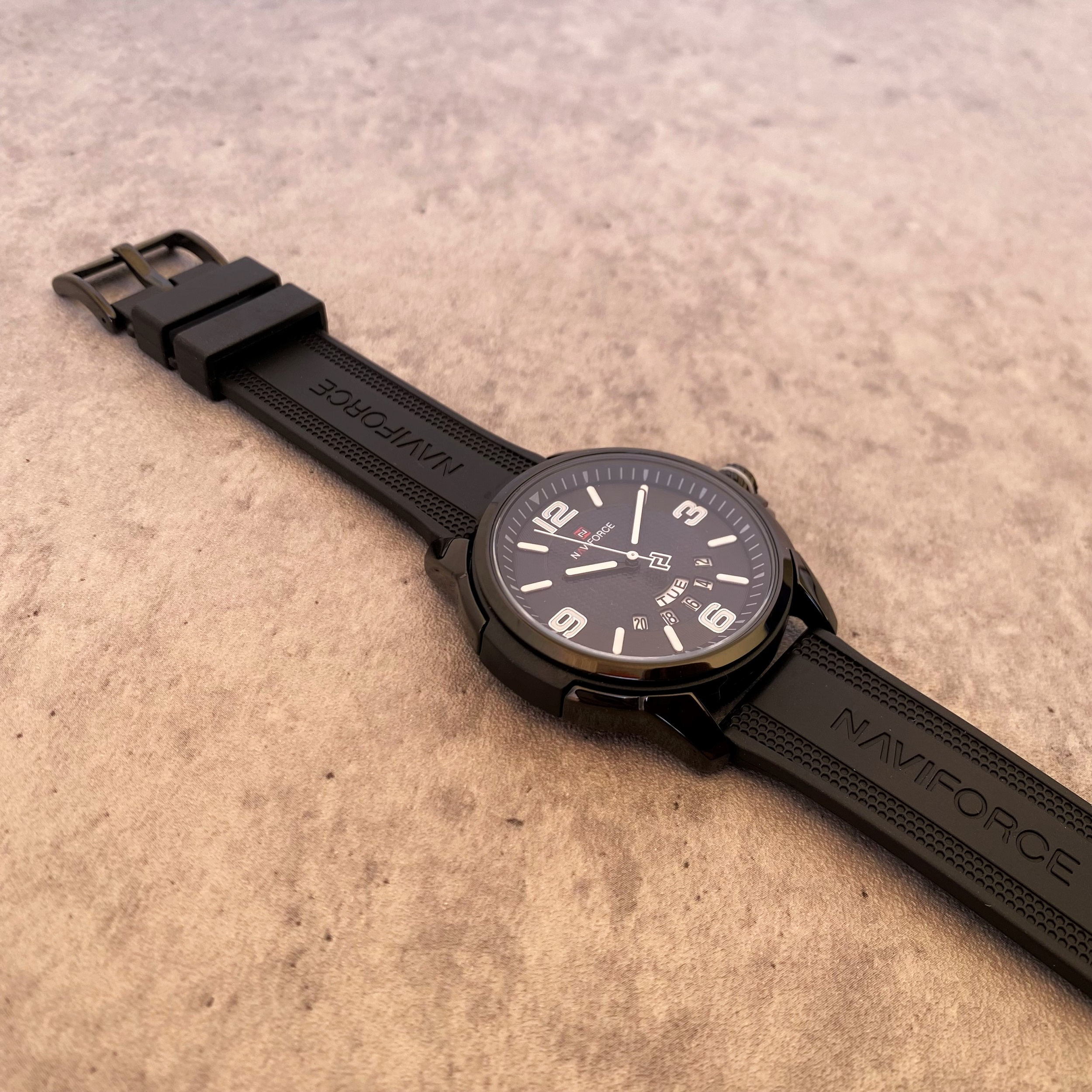 ساعت مچی عقربه‌ای مردانه نیوی فورس مدل NF9215