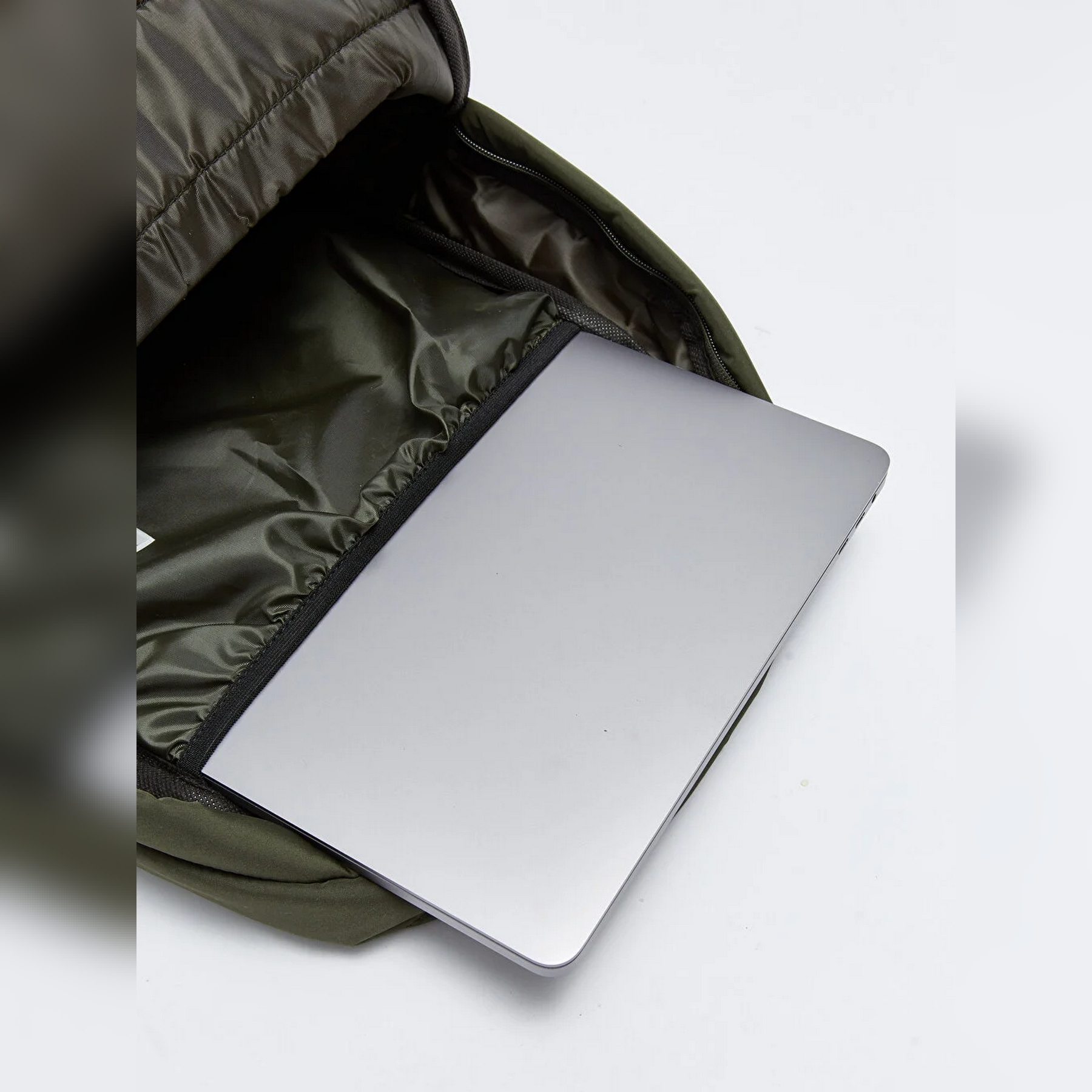 کوله پشتی ال سی وایکیکی مدل LW 220