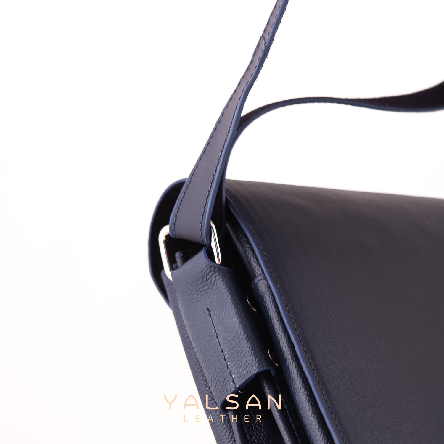 کیف رودوشی مردانه چرم یلسان مدل رادمان کد 044-MC-06 دارای 5 محفظه