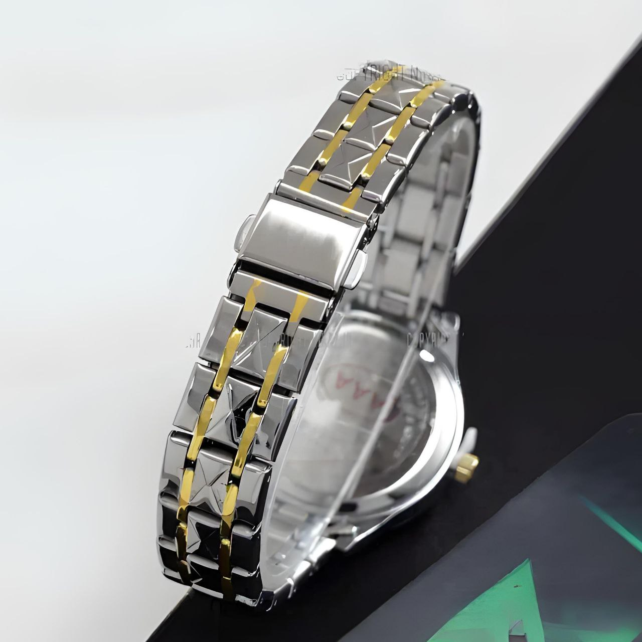 ساعت مچی عقربه‌ای کوارتز مردانه مدل کلاسیک دی دیت بند استیل طرح تراش الماسی کد c1.6