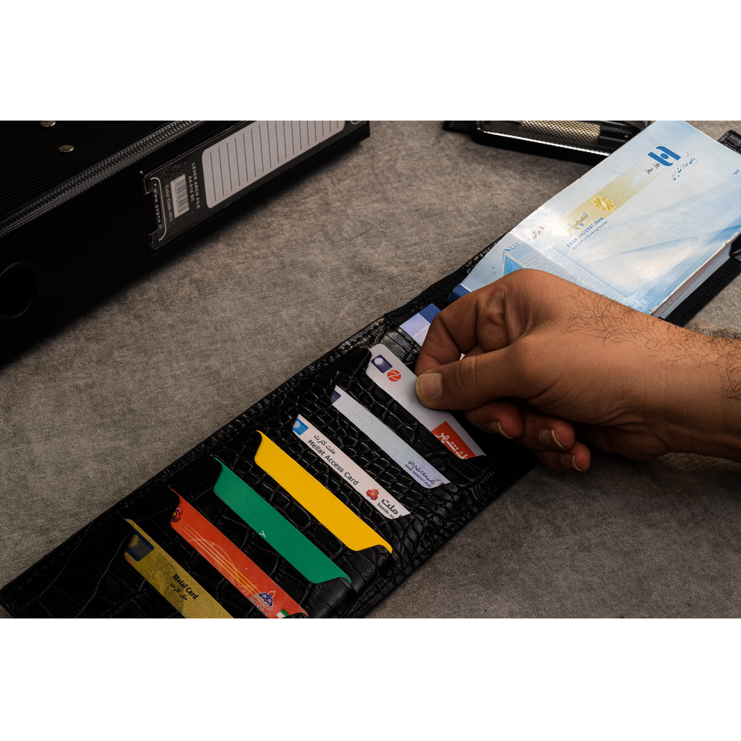 کیف دسته چک چرم عطارد مدل K19