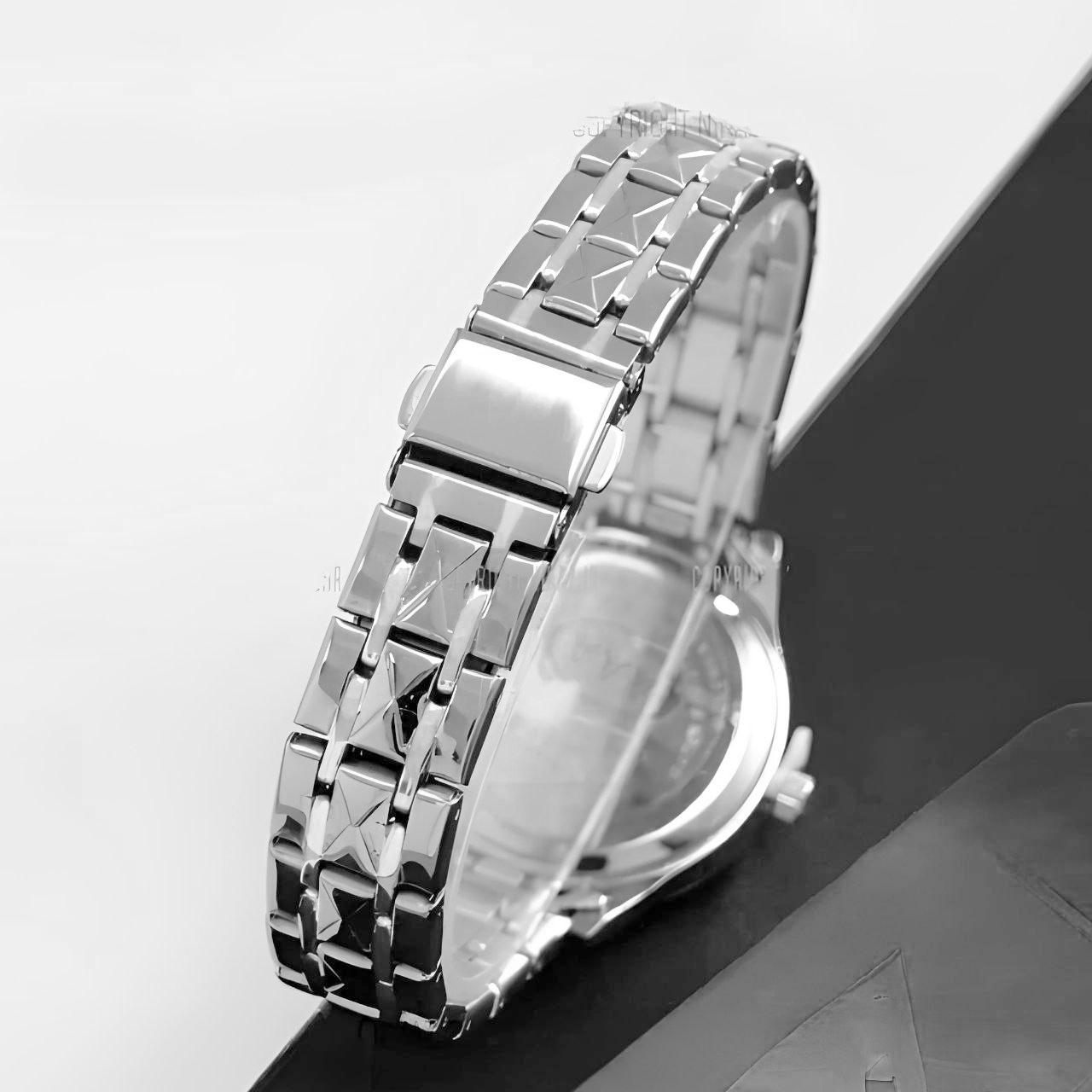 ست ساعت مچی عقربهای زنانه و مردانه مدل کوارتز کلاسیک بند استیل طرح تراش الماسی کد C2.6