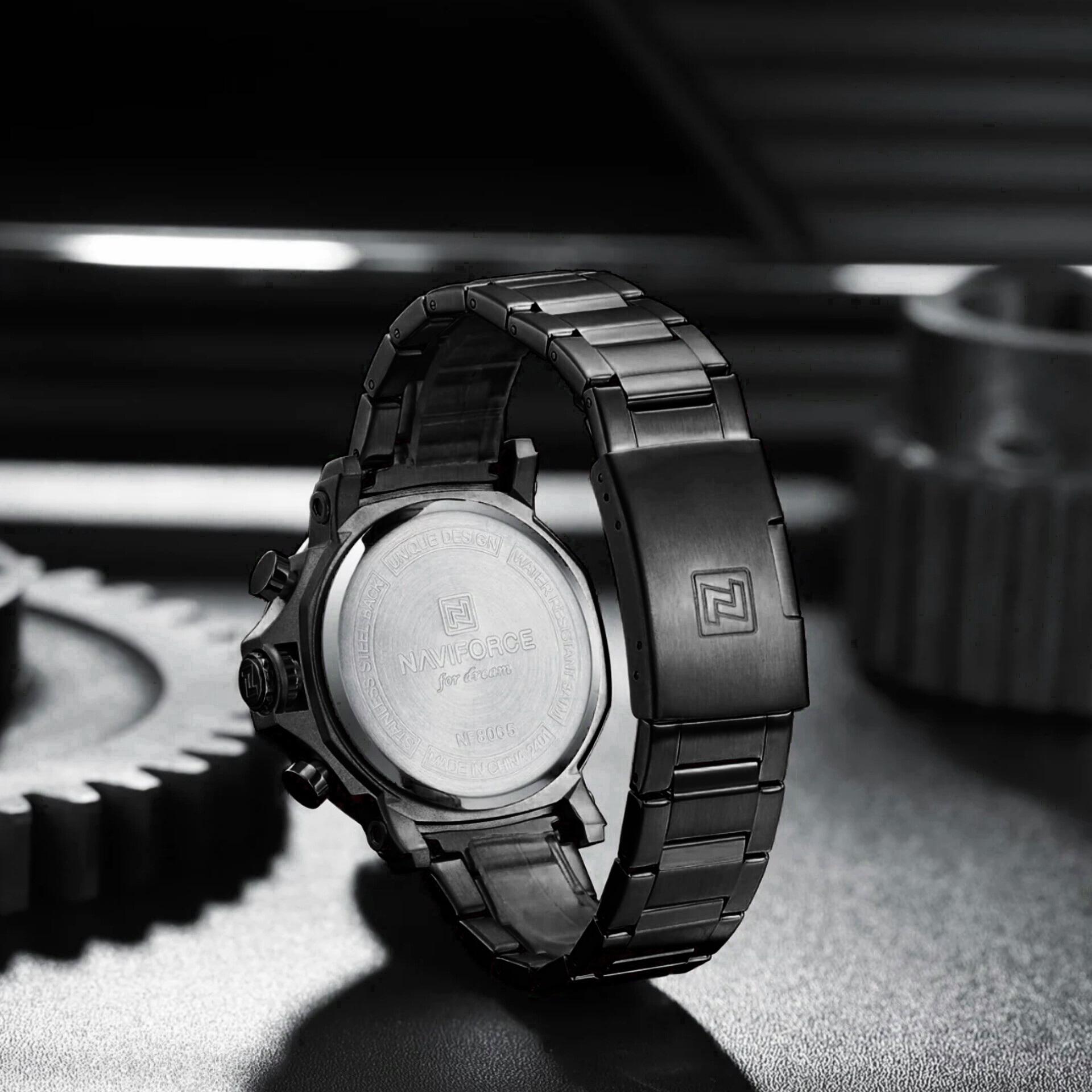 ساعت مچی عقربه‌ای کوارتز مردانه نیوی فورس مدل سه موتوره کد NF8065BS