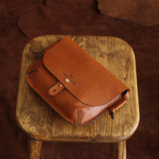 کیف دوشی زنانه چرم بارثاوا مدل 1261