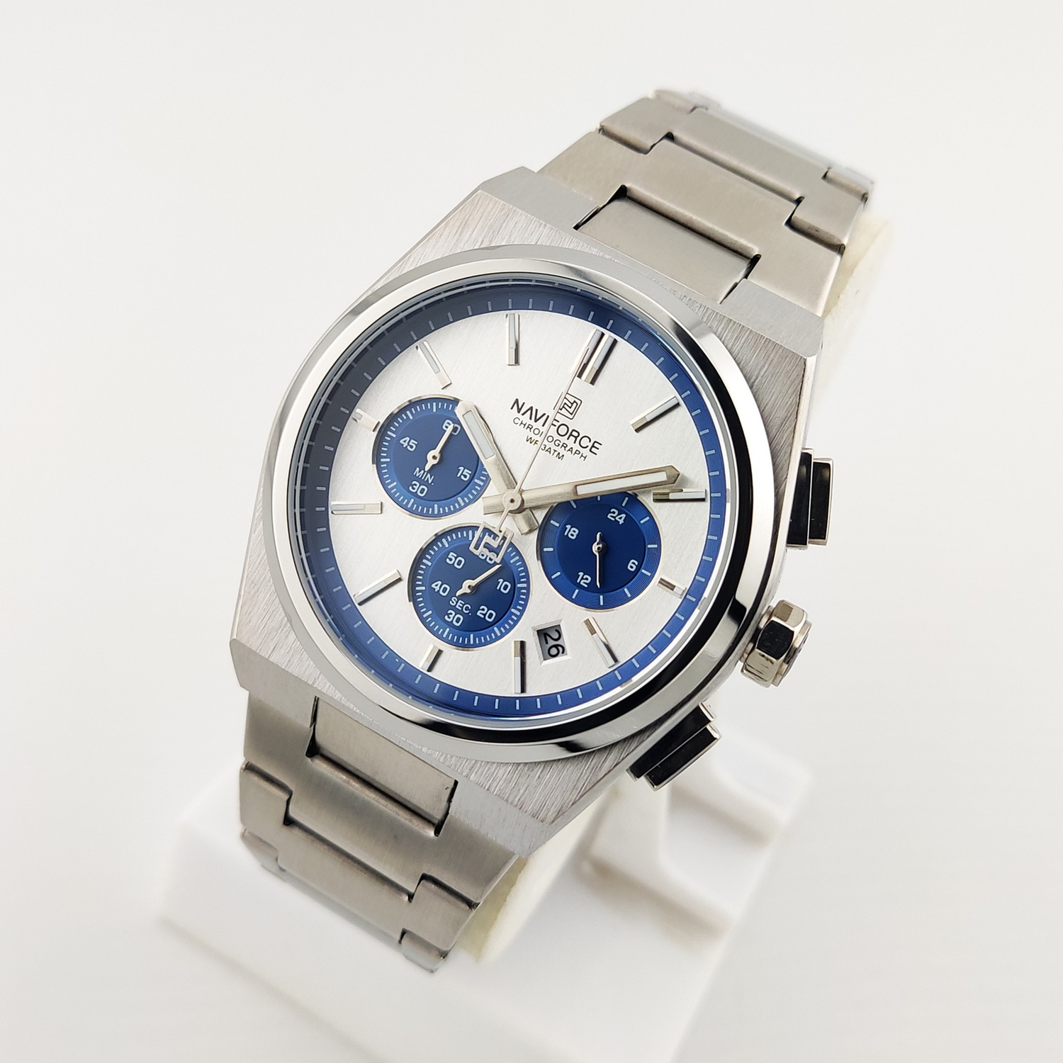 ساعت مچی عقربه‌ای کوارتز مردانه نیوی فورس مدل سه موتوره کد NF8048