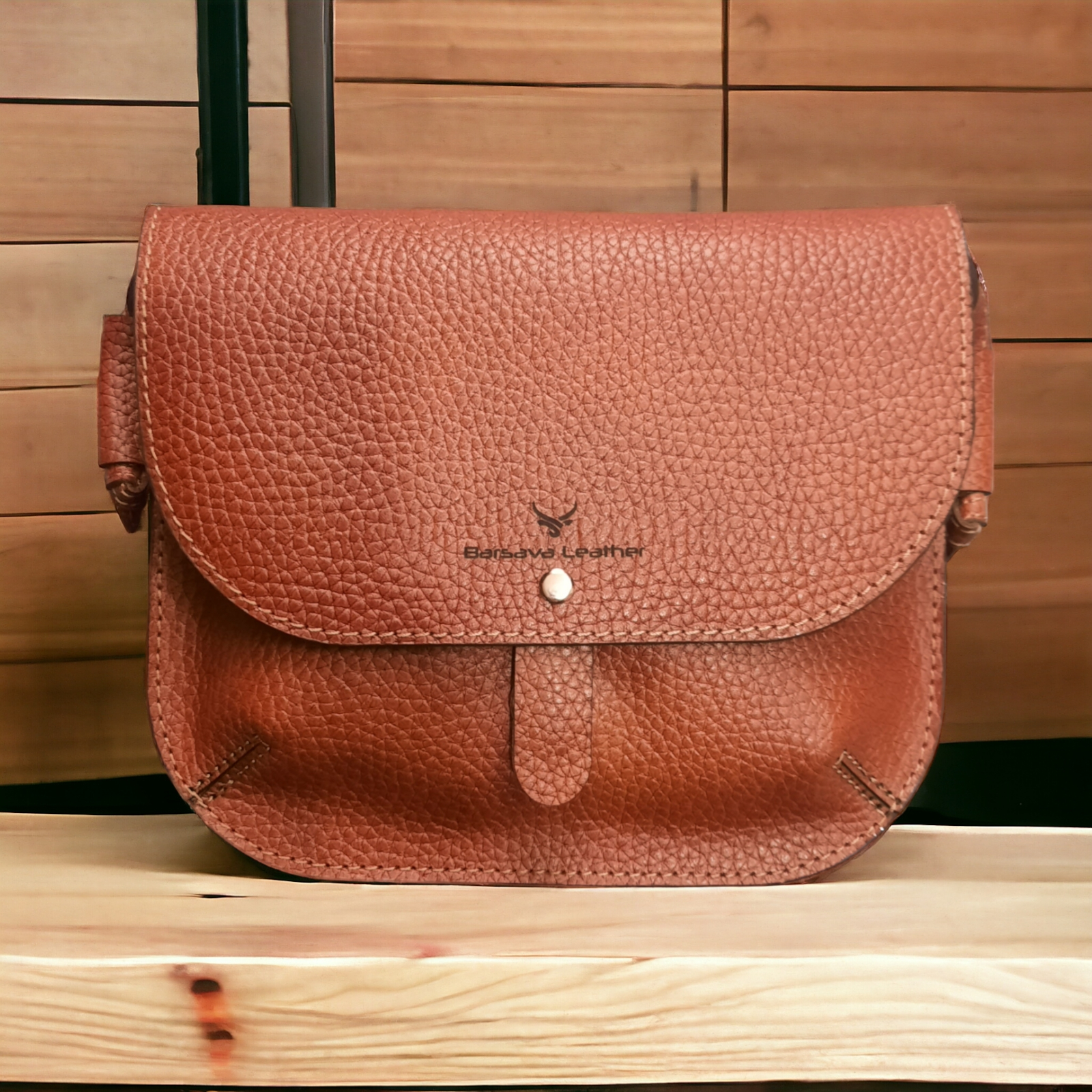 کیف دوشی زنانه چرم بارثاوا مدل 1261