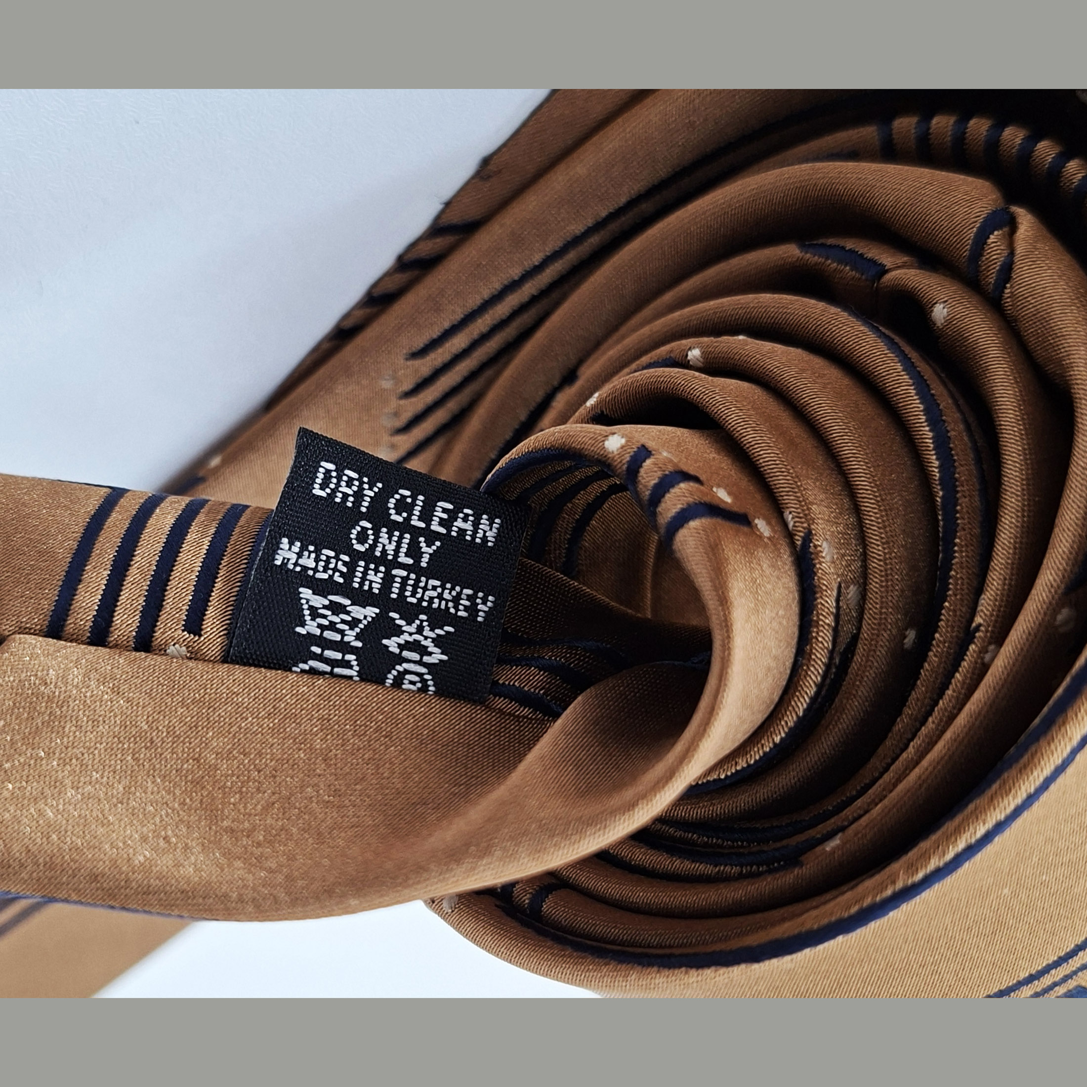 ست کراوات و دستمال جیب مردانه رافللو مدل دست دوز