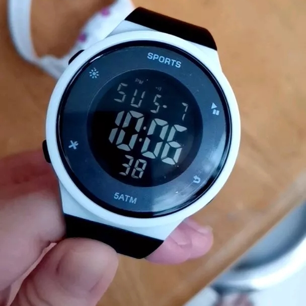 ساعت مچی دیجیتال مدل تک زمانه کرنومتردار بند سیلیکونی کد 03