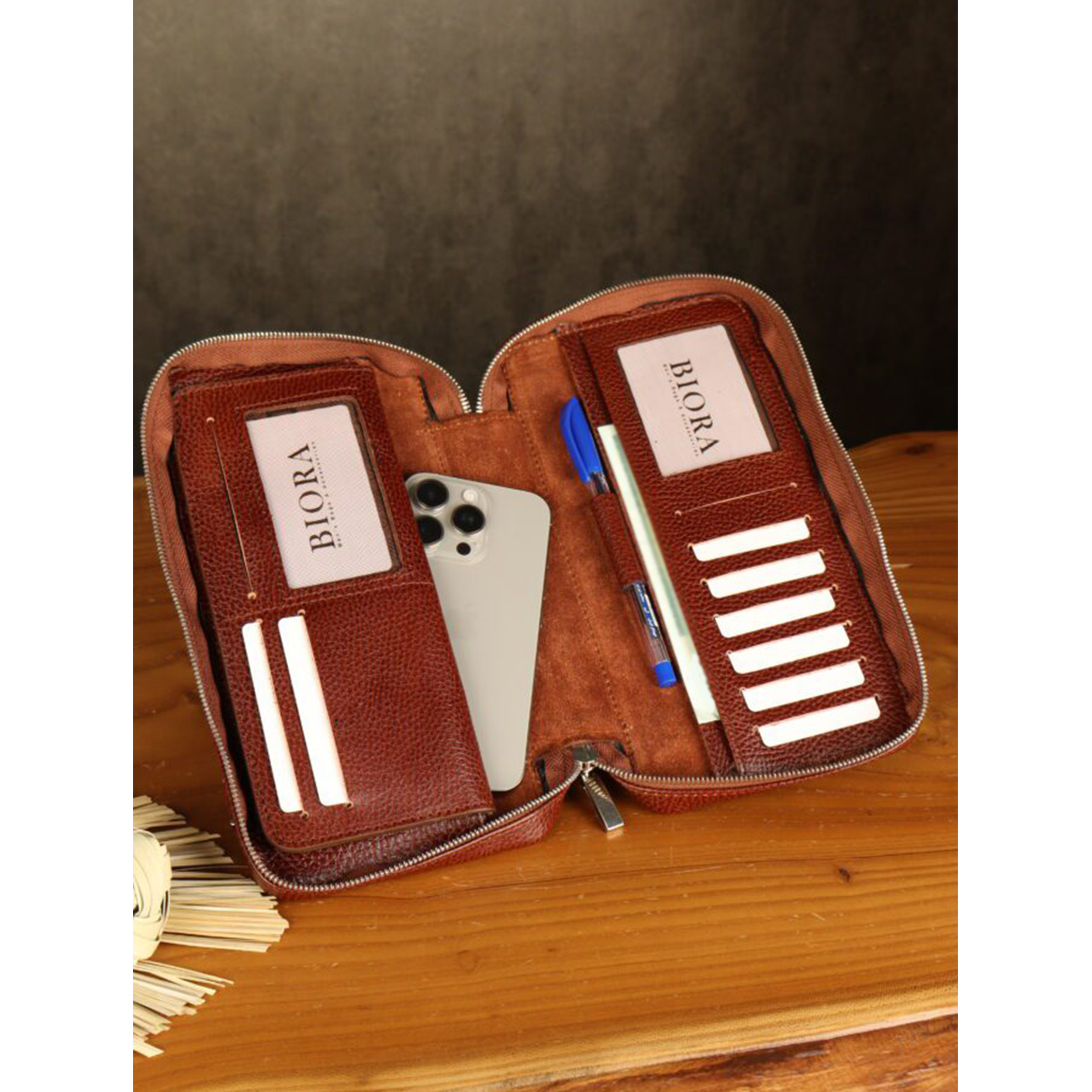 کیف پاسپورتی مردانه بیورا مدل pa020