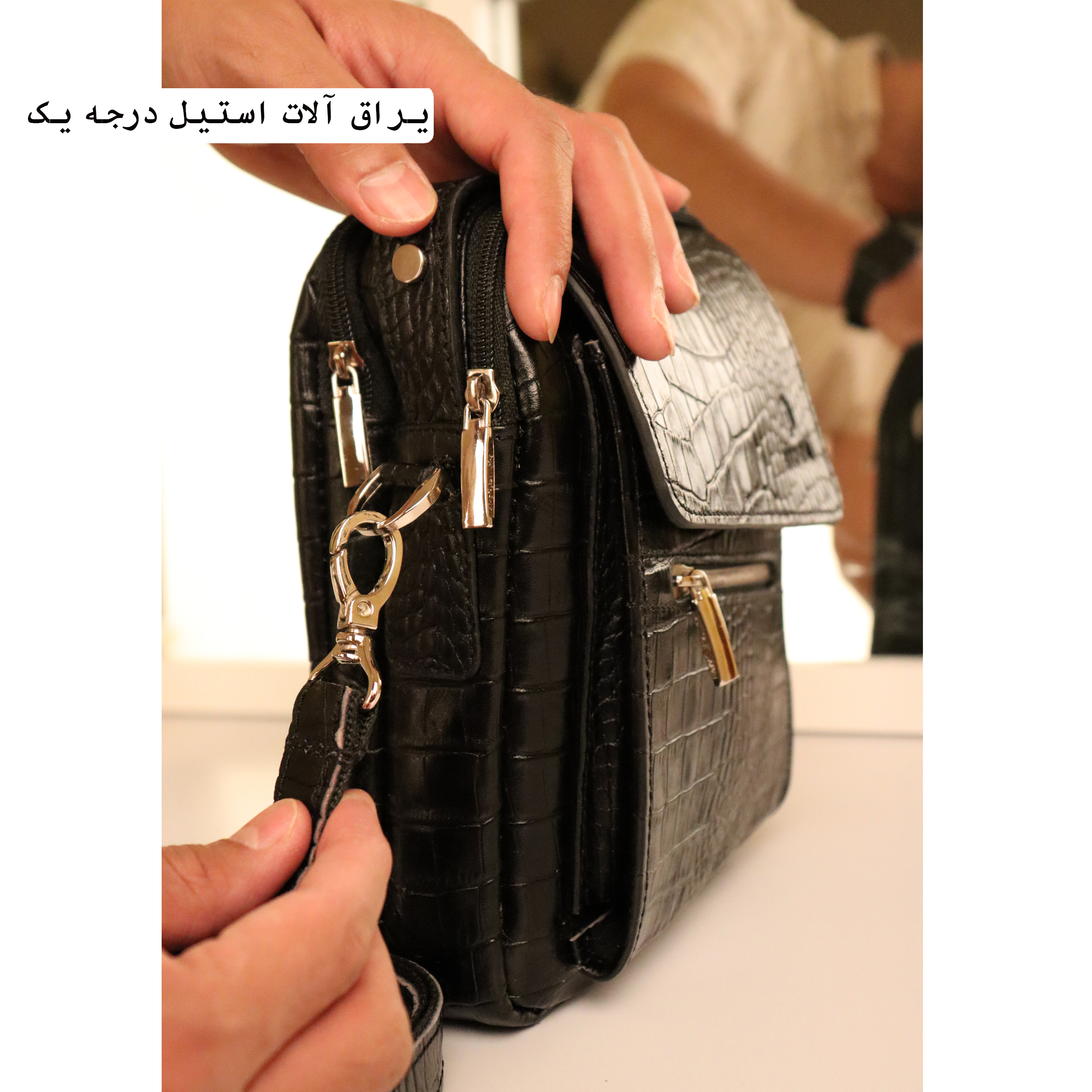 کیف رودوشی مردانه بیورا مدل زیپ کج dbb78