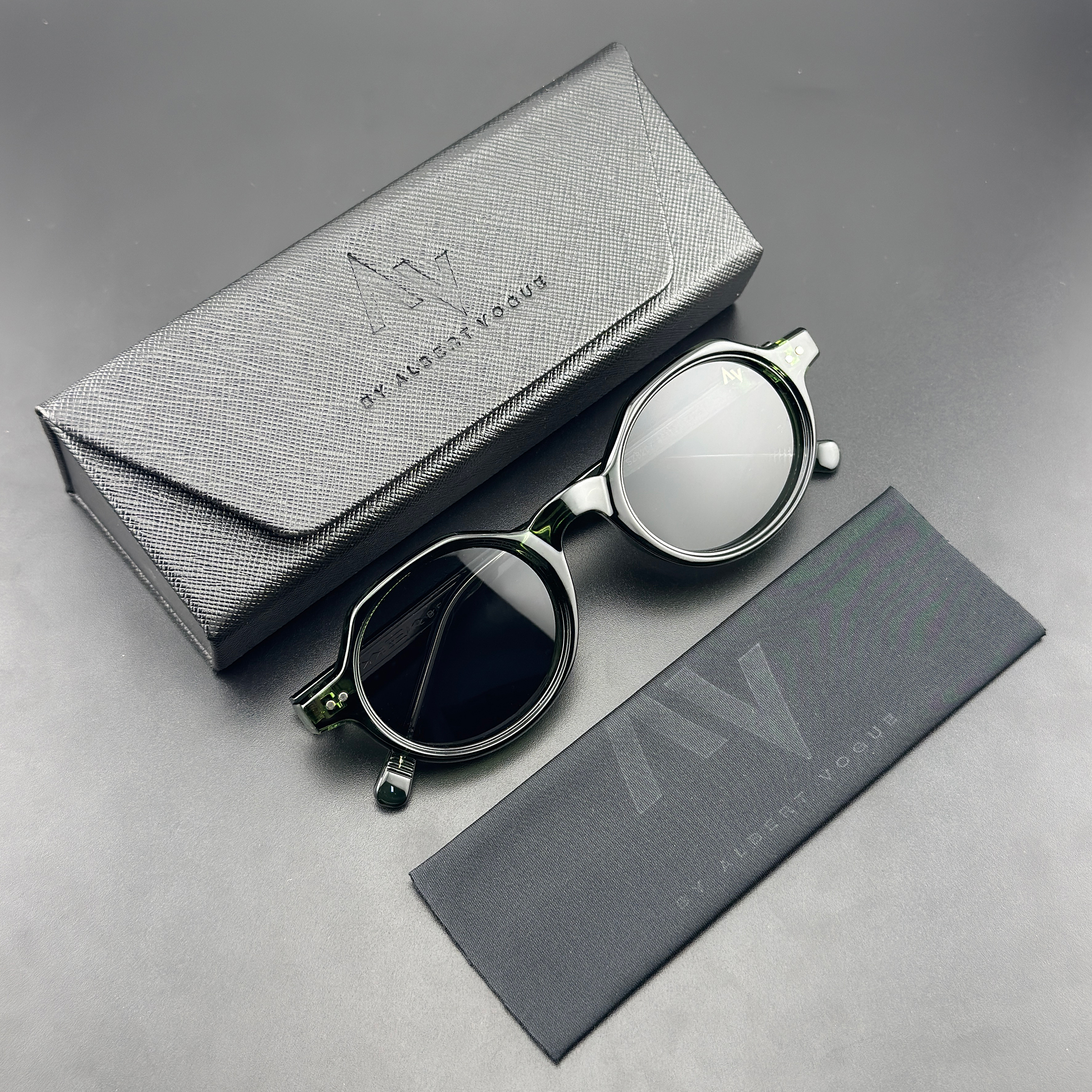 عینک آفتابی فرم خاص آلبرت وگ مدل SZ8207 Forest Obsidian