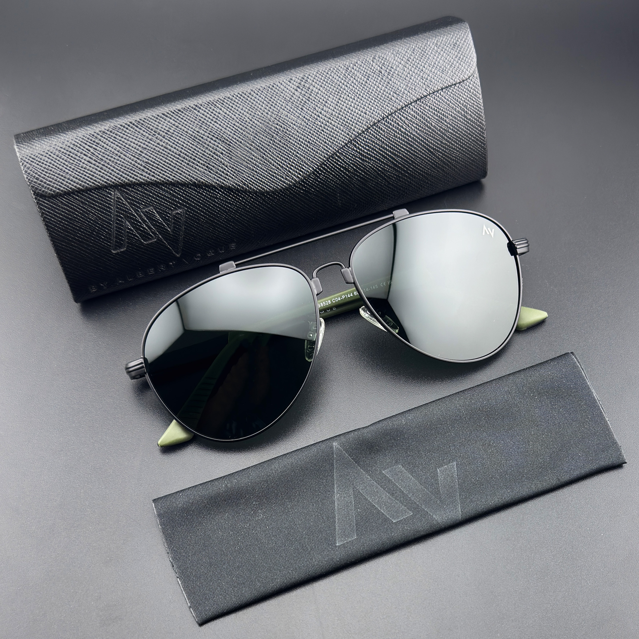 عینک آفتابی خلبانی (Aviator) مردانه آلبرت وگ مدل JS8528-C04-P144 Polarized Flex