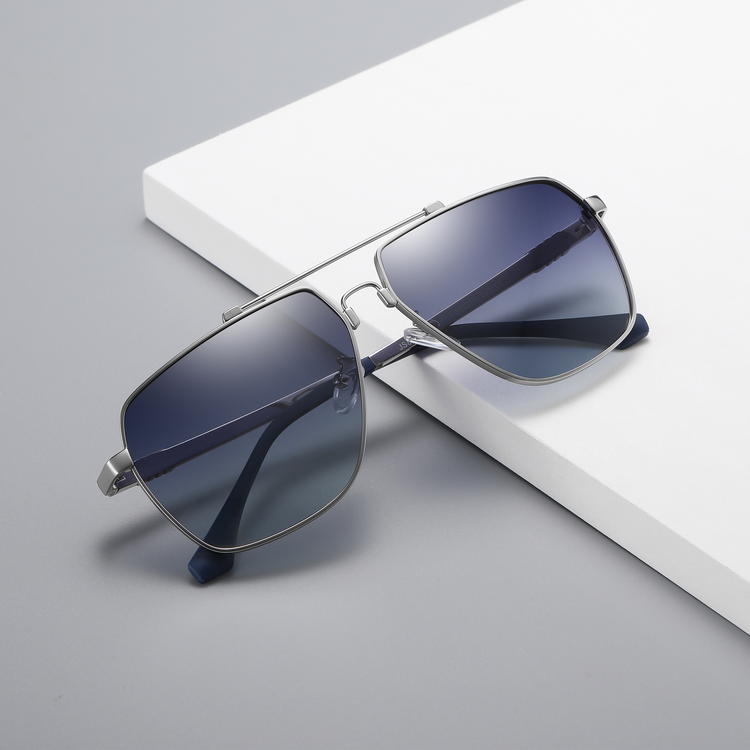 عینک آفتابی مردانه مدل JS8531C05-P87 Polarized By Albert Vogue