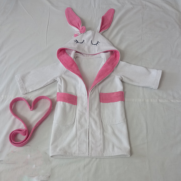 حوله تن پوش کودک مدل خرگوش سایز 70x45 سانتی متر