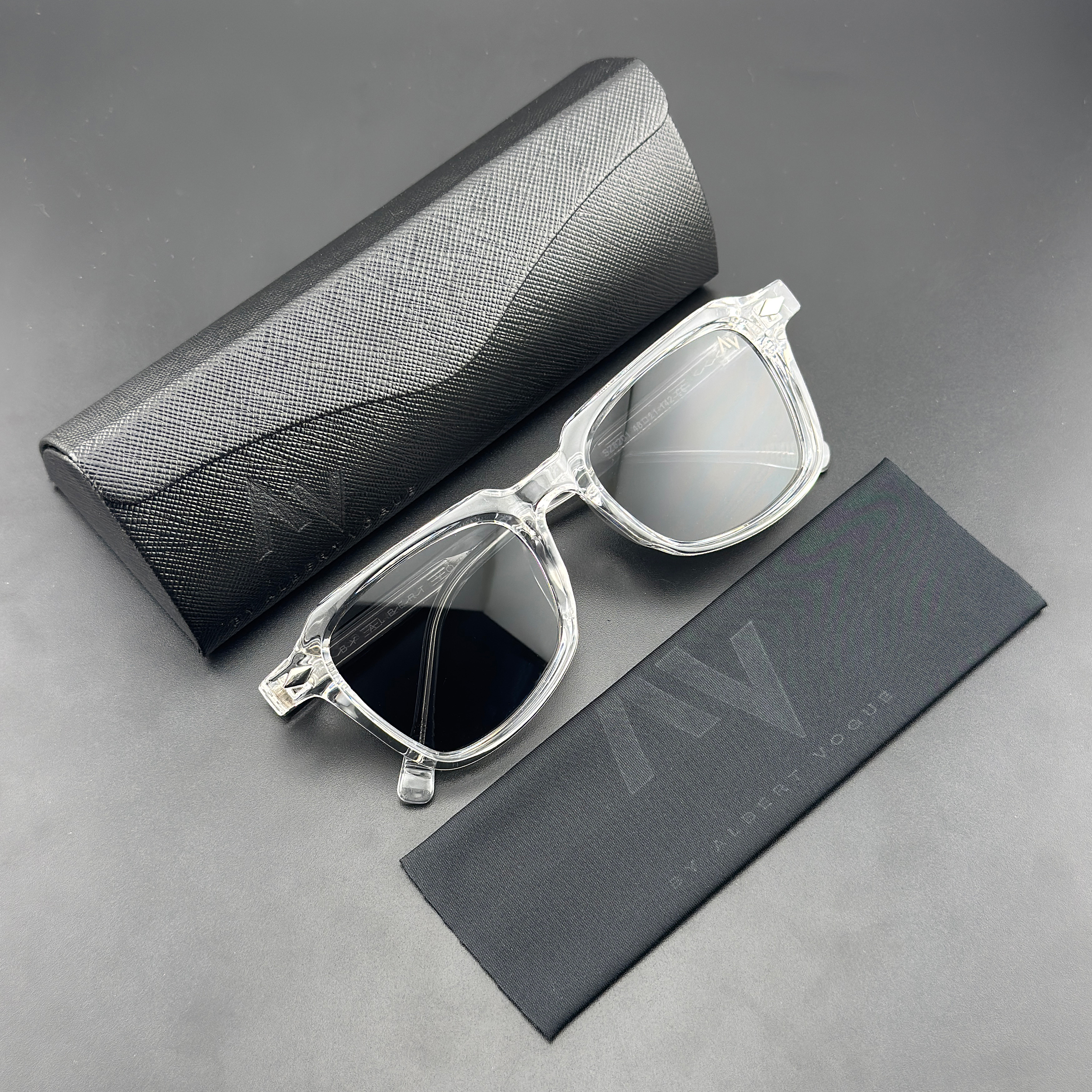 عینک آفتابی ویفرر (Wayfarer) آلبرت وگ مدل SZ8201 Transparent Obsidian