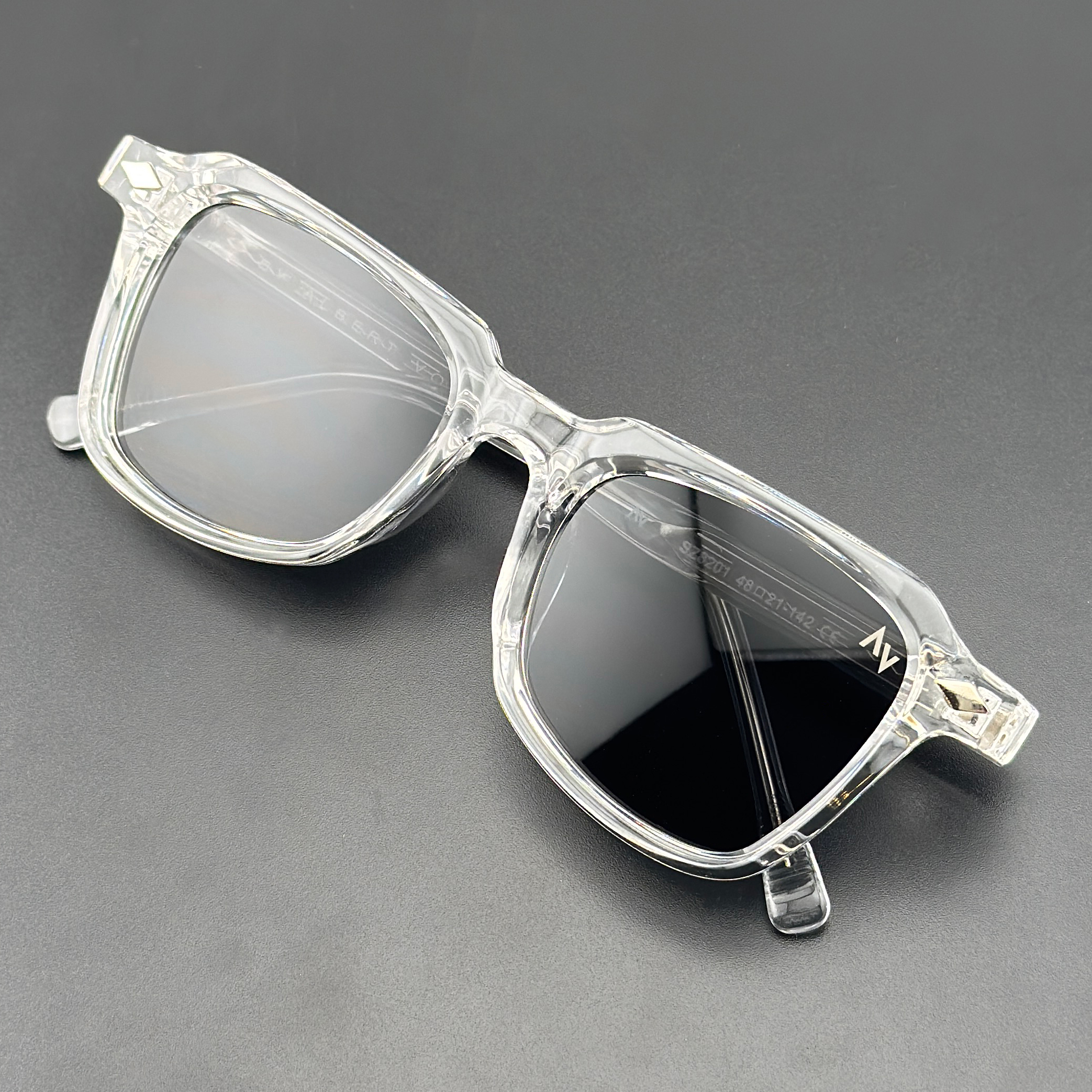 عینک آفتابی ویفرر (Wayfarer) آلبرت وگ مدل SZ8201 Transparent Obsidian