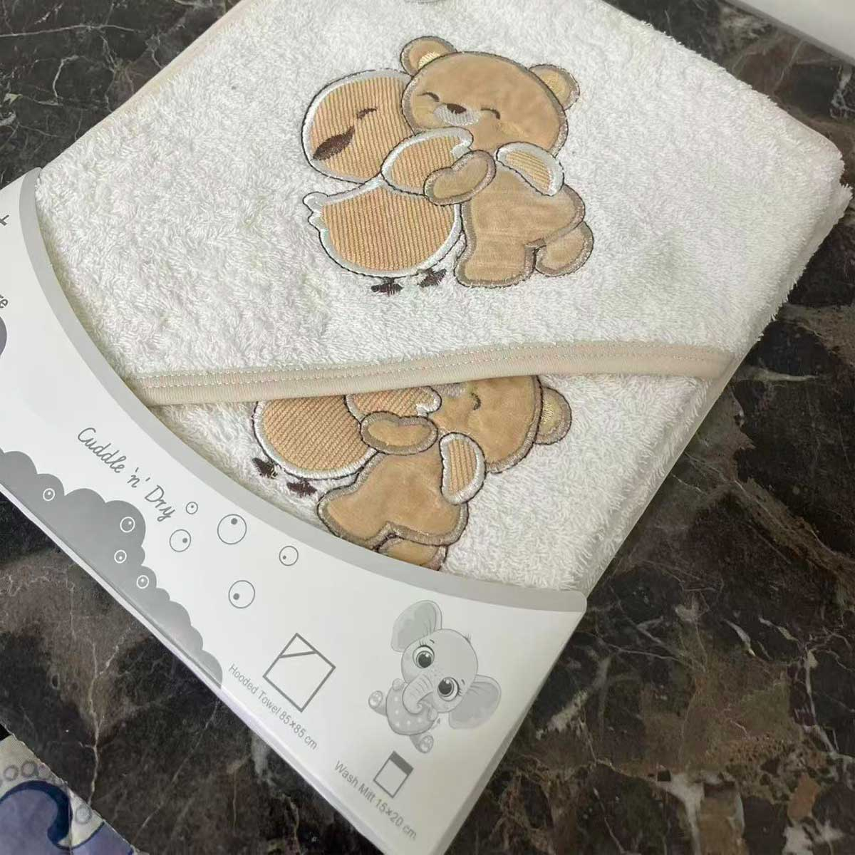 ست حوله نوزادی مادرکر طرح گلدوزی مدل Bear and chick hugging به همراه لیف