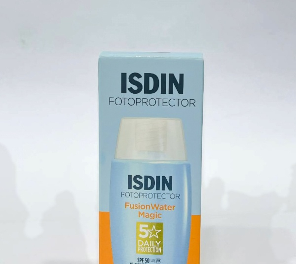 ضد آفتاب ایزدین مدل فیوژن واتر مجیک SPF50 حجم 50 میلی لیتر