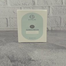 کرم ضد آفتاب بدون رنگ استلین، 50 SPF، مدل ultra light، مناسب انواع پوست و حجم 50 میلیلیتر، محافظت کننده در برابر اشعه UVA و UVB، بسیار سبک، +++ PA، آبرسان، ضد لک، با ماندگاری 2 ساعته