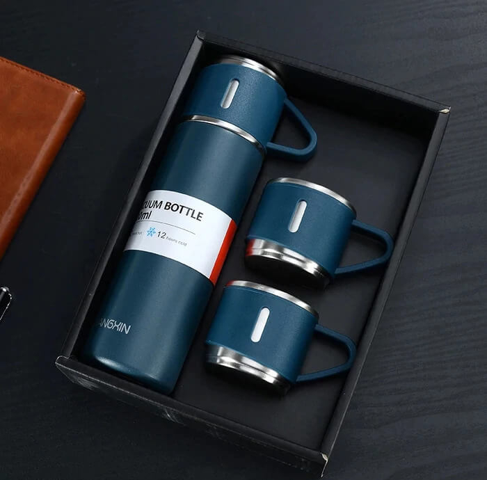 فلاسک مدل gift گنجایش 0.5 لیتر به همراه لیوان سفری بسته 2 عددی