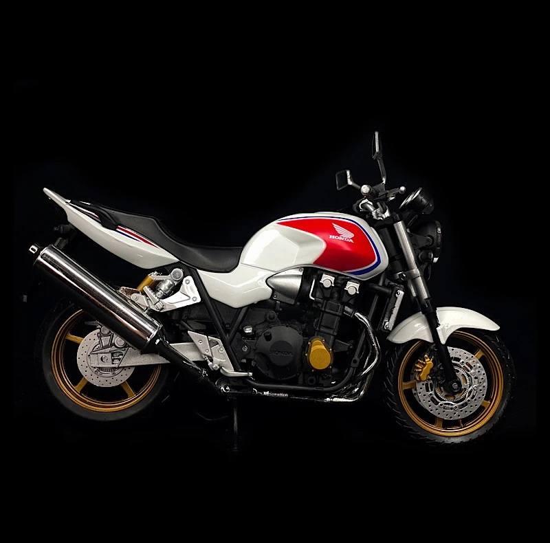 ماکت موتور اوتومکس مدل هوندا CB1300SF به همراه پالت