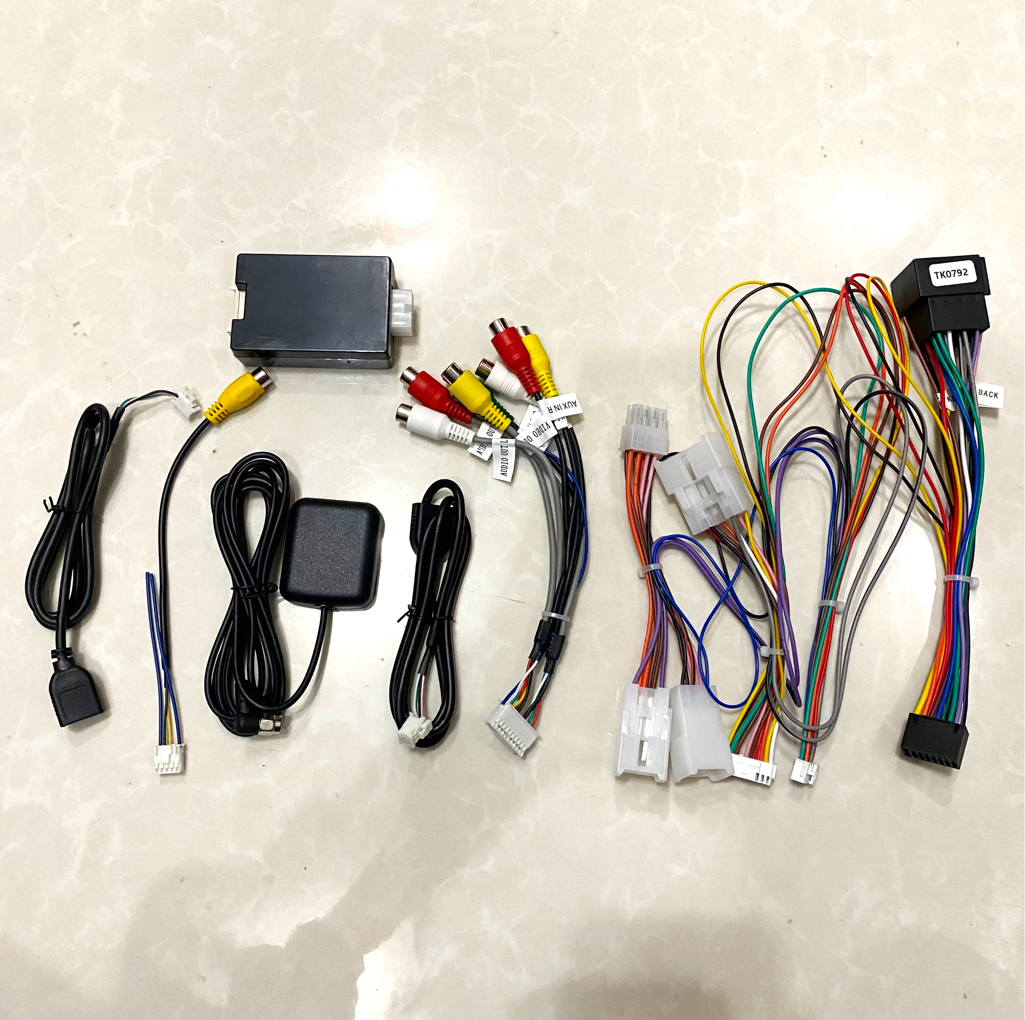 پخش کننده تصویری خودرو بنیکس کد 0199 مناسب برای پراید 111