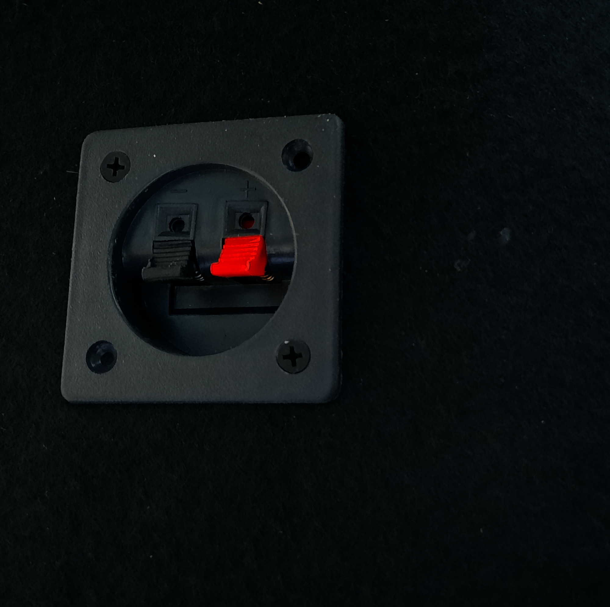 باکس ساب ووفر خودرو طرح استیکر مدل 70L مناسب برای ساب 12 اینچ