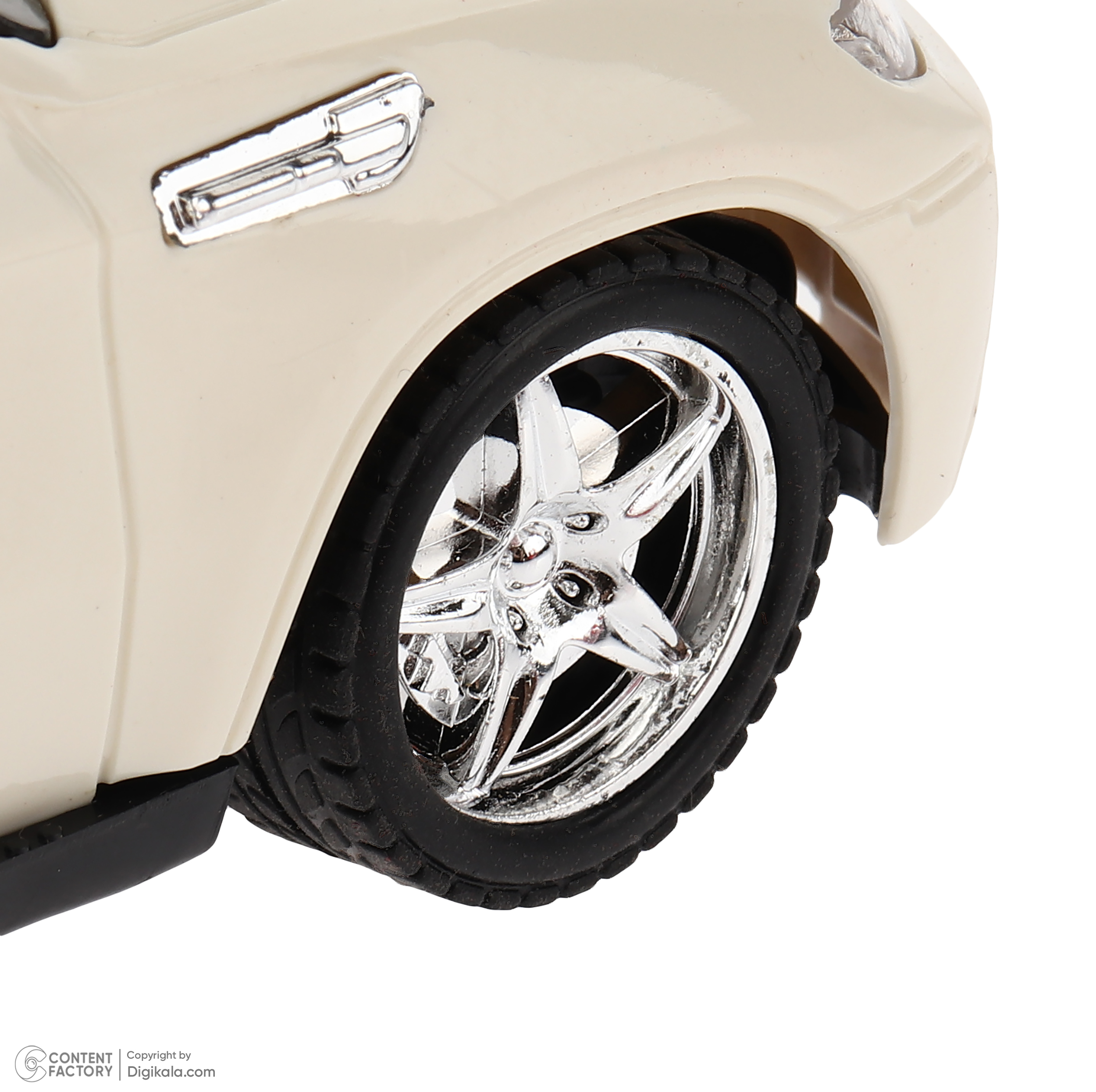 ماشین بازی کنترلی مدل سواری طرح BMW دارای چراغ و قابلیت حرکت در چهار جهت جلو، عقب، چپ و راست، بدنه پلاستیکی سبک و ابعاد 150x70x100 میلیمتر