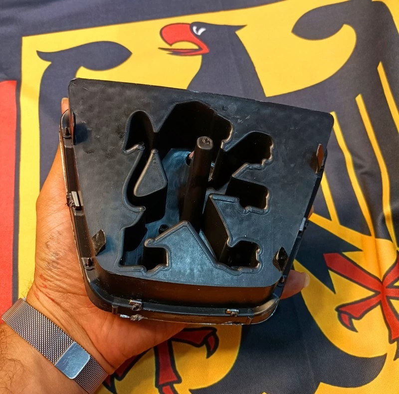 آرم جلو پنجره خودرو چیکال کد P-2080 مناسب برای پژو پارس