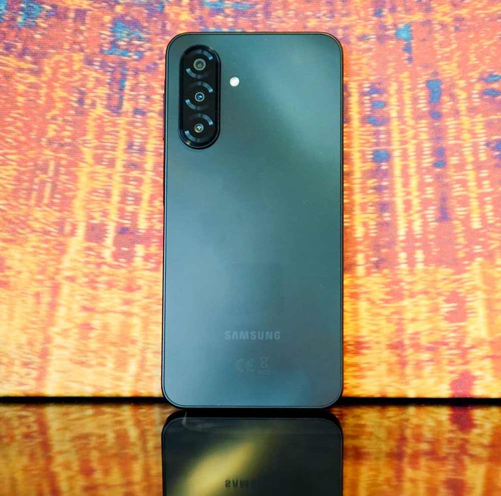 گوشی موبایل سامسونگ مدل Galaxy A17 4G دو سیم کارت ظرفیت 128 گیگابایت و رم 4 گیگابایت - به همراه شارژر 25 وات سامسونگ